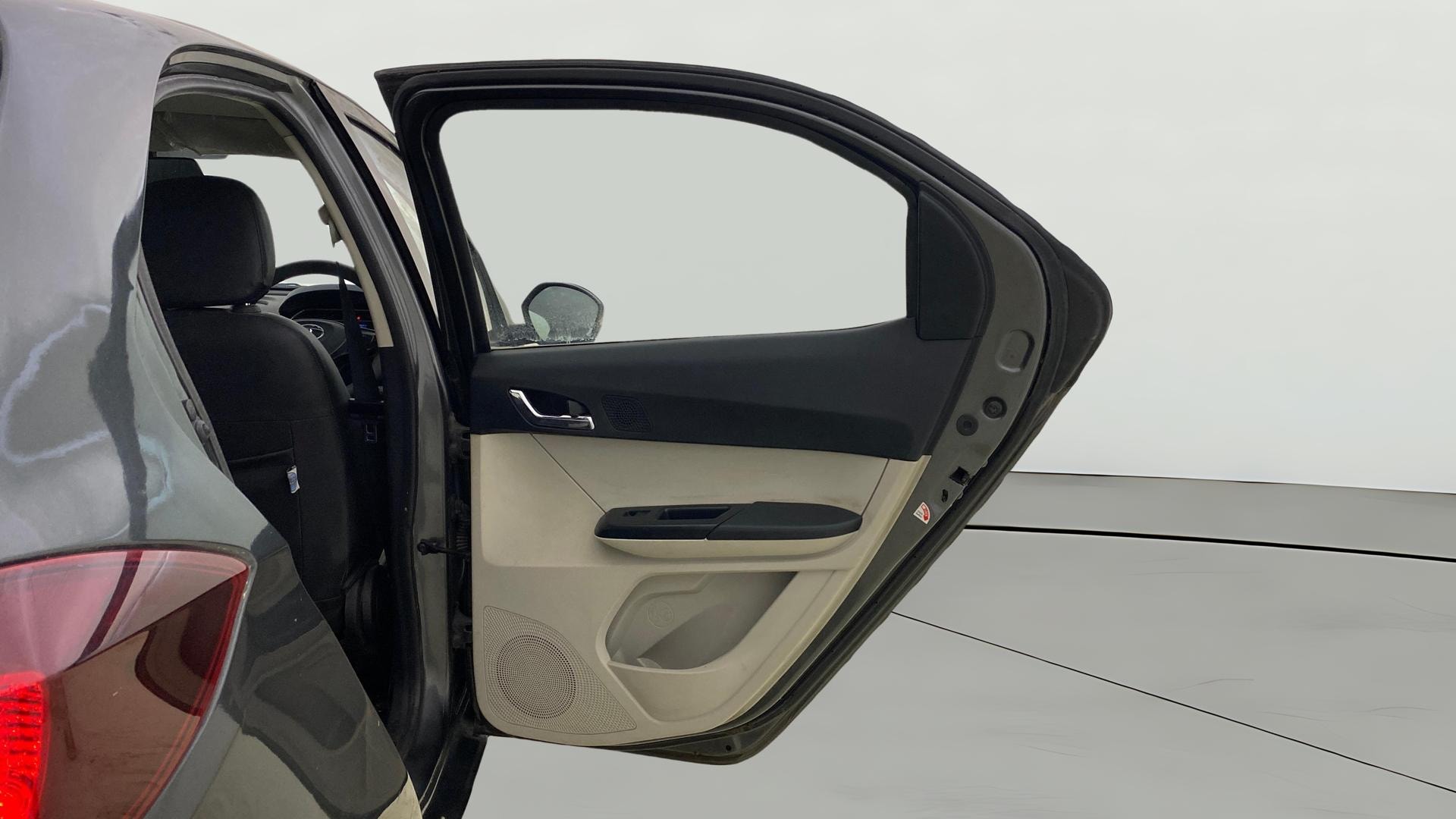 View 2023 Tata Tiago Revotorq XB Image 7 Used 2023 Tata Tiago Revotorq XB Image 7