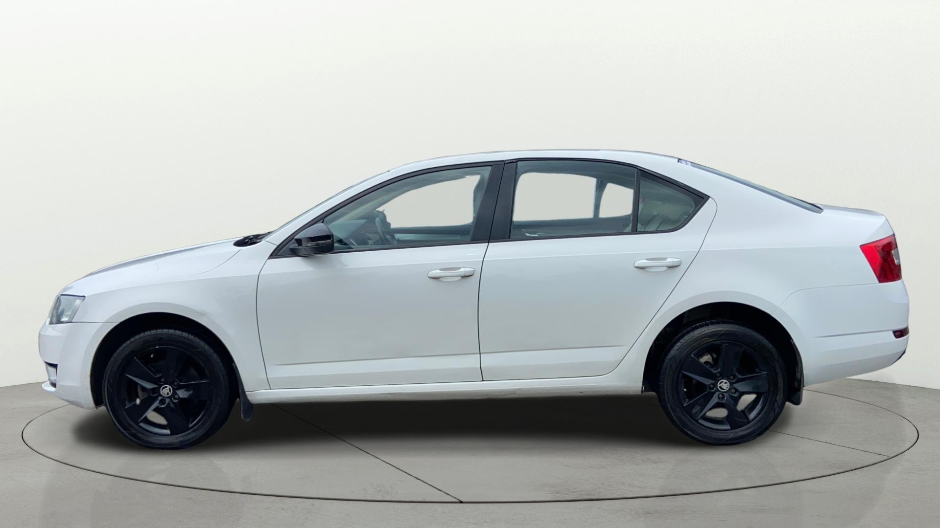 View 2017 Skoda Octavia 2.0 Ambition TDI CR MT Image 24 Used 2017 Skoda Octavia 2.0 Ambition TDI CR MT Image 24