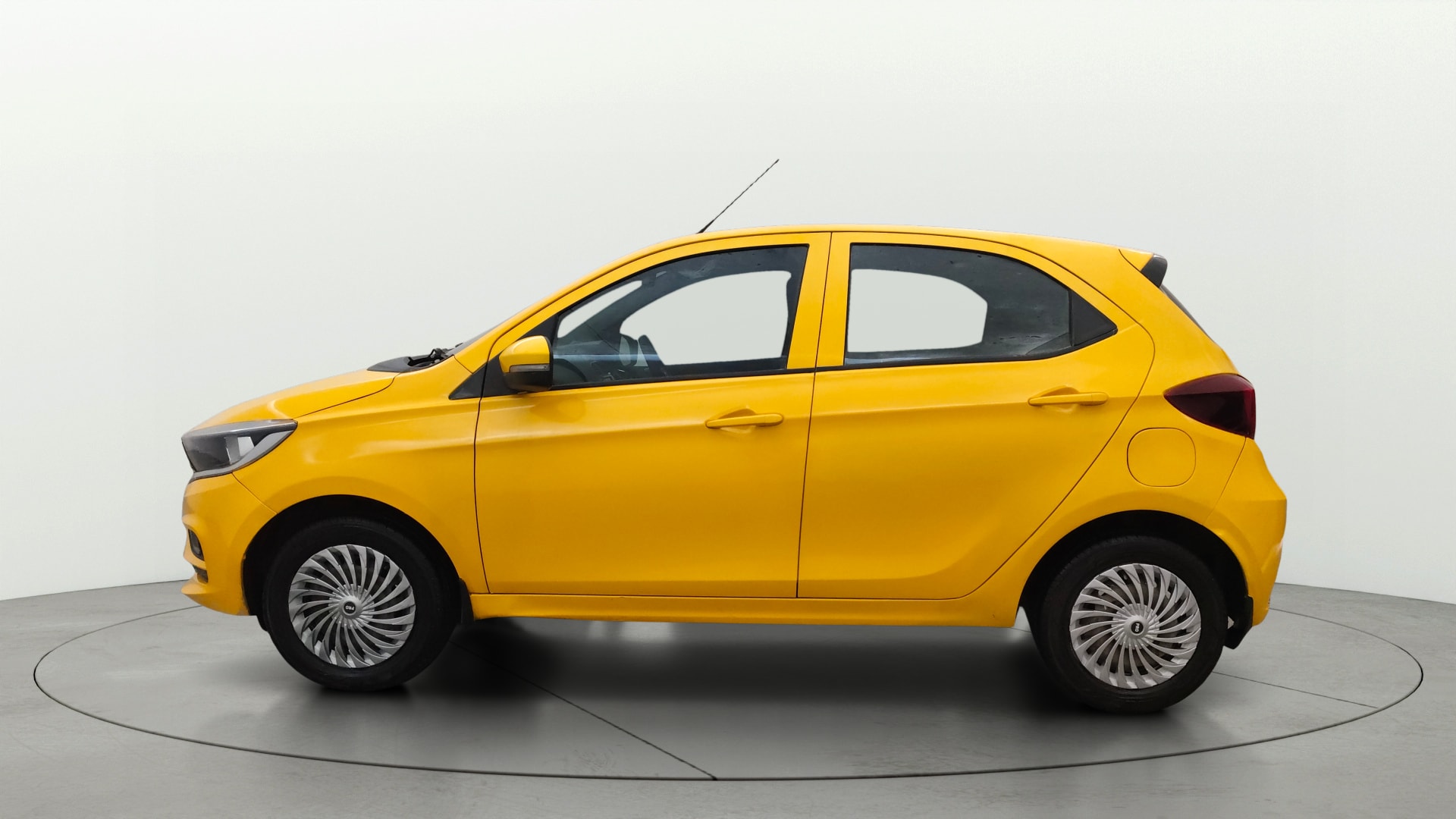 View 2020 Tata Tiago Revotorq XB Image 5 Used 2020 Tata Tiago Revotorq XB Image 5