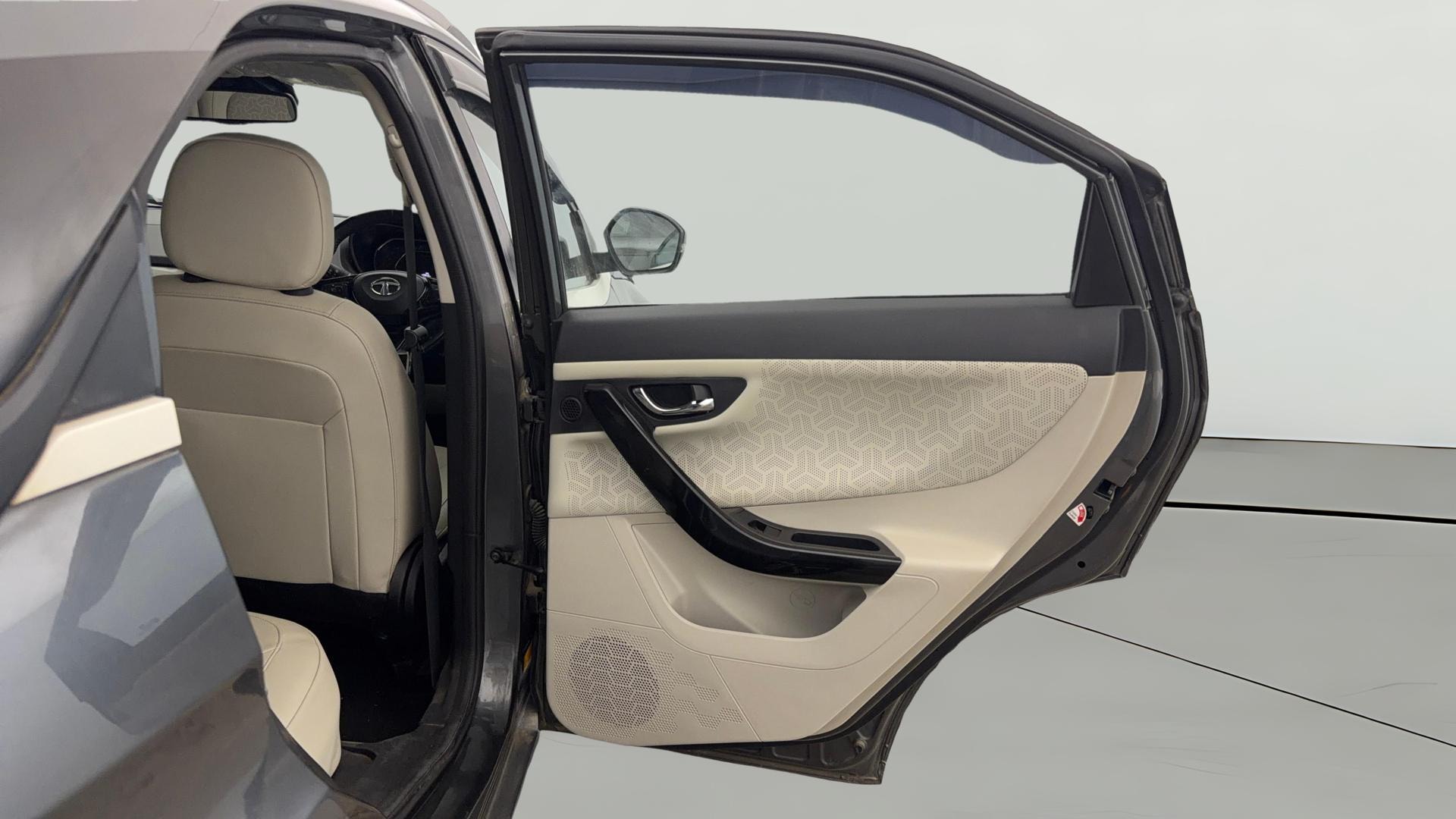 View 2022 Tata Nexon Revotron XZA Plus AMT Image 8 Used 2022 Tata Nexon Revotron XZA Plus AMT Image 8