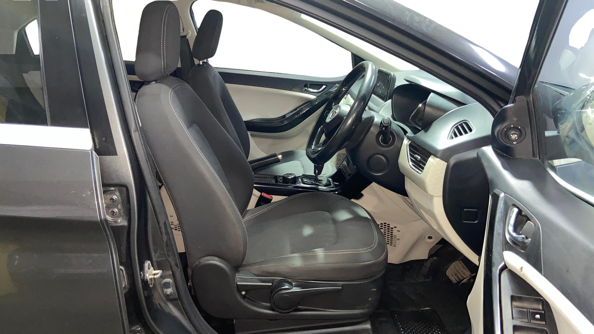 View 2021 Tata Nexon Revotron XE Image 18 Used 2021 Tata Nexon Revotron XE Image 18