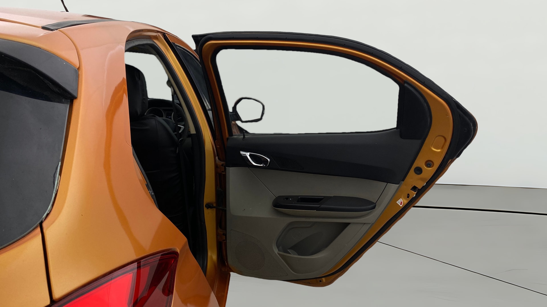 View 2017 Tata Tiago Revotorq XB Image 7 Used 2017 Tata Tiago Revotorq XB Image 7