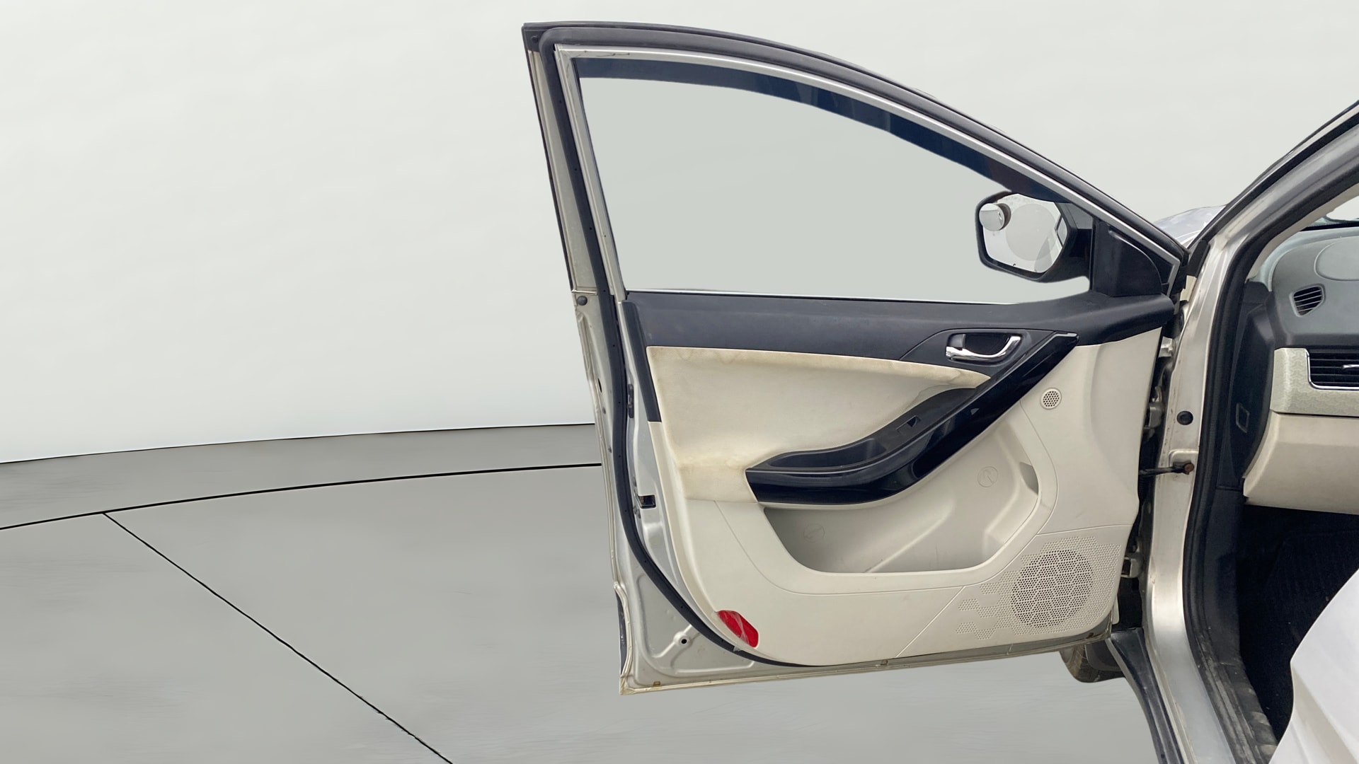View 2020 Tata Nexon Revotron XZ Image 31 Used 2020 Tata Nexon Revotron XZ Image 31