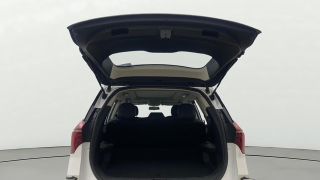 View Mahindra XUV700 Image 16 Used Mahindra XUV700 Image 16