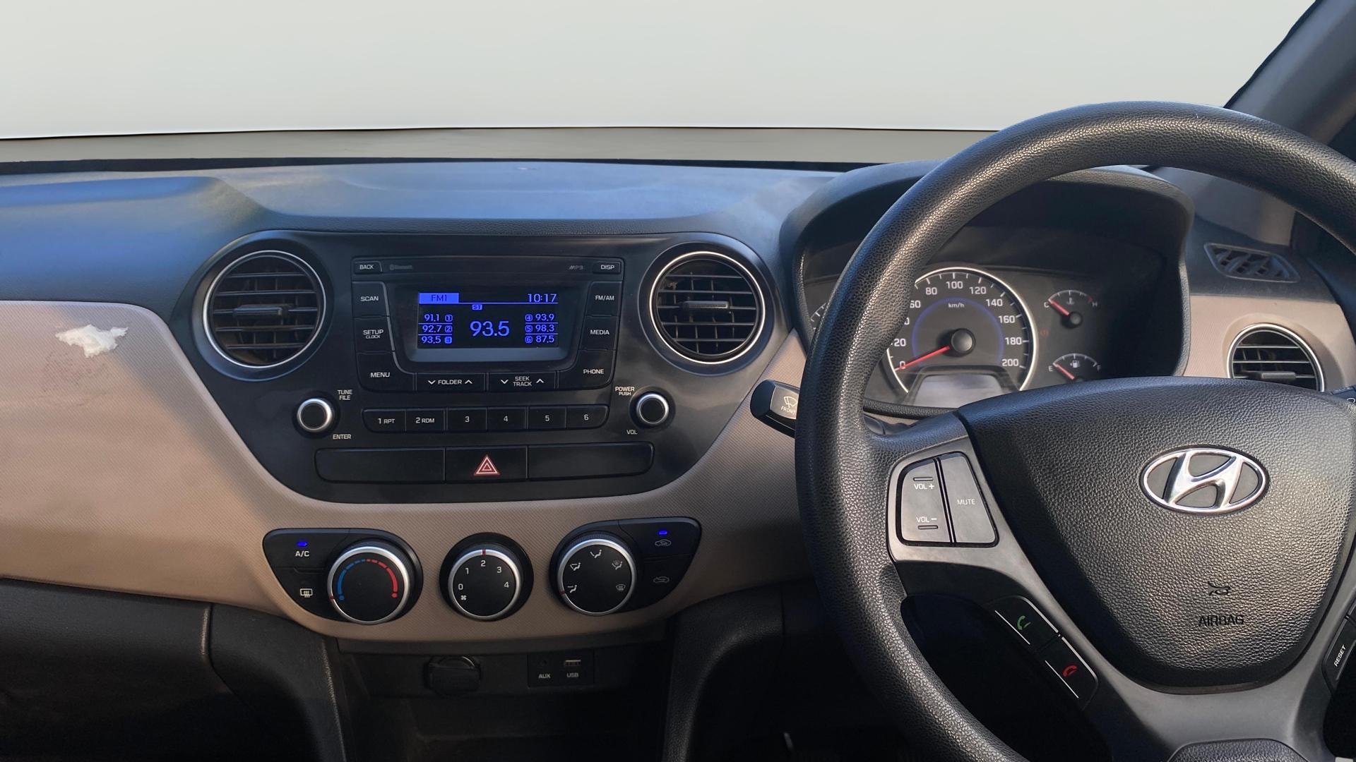 View 2016 Hyundai Grand i10 Sportz 1.2 Kappa Image 17 Used 2016 Hyundai Grand i10 Sportz 1.2 Kappa Image 17