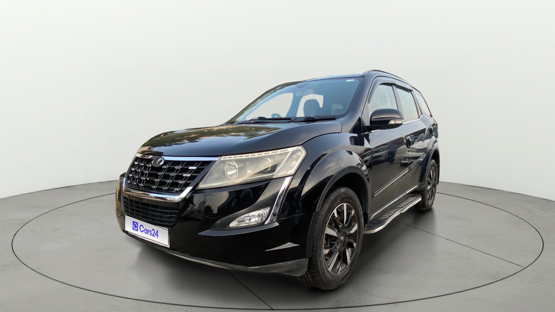 View 2018 Mahindra XUV500 W11 AT Image 23 Used 2018 Mahindra XUV500 W11 AT Image 23