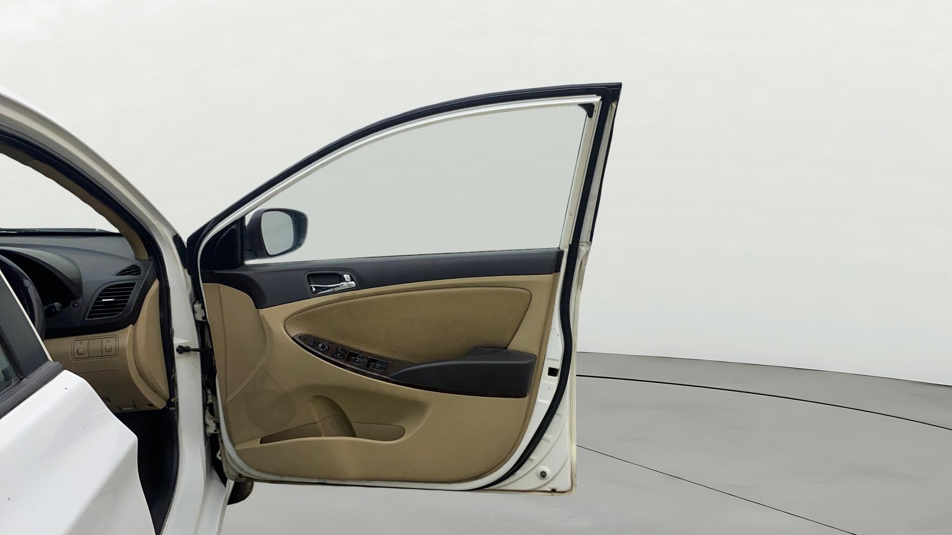 View 2012 Hyundai Fluidic Verna 1.6 CRDI SX Image 44 Used 2012 Hyundai Fluidic Verna 1.6 CRDI SX Image 44