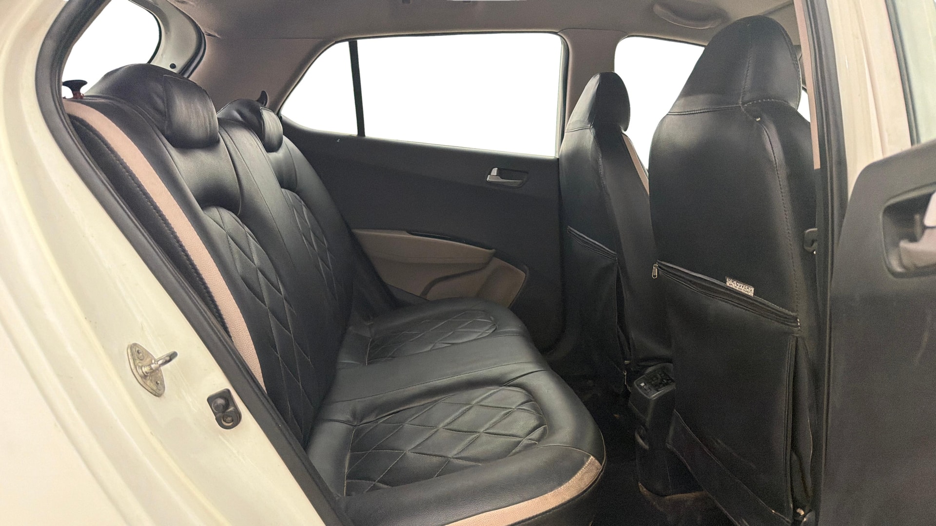 View 2014 Hyundai Grand i10 Sportz 1.2 Kappa Image 33 Used 2014 Hyundai Grand i10 Sportz 1.2 Kappa Image 33