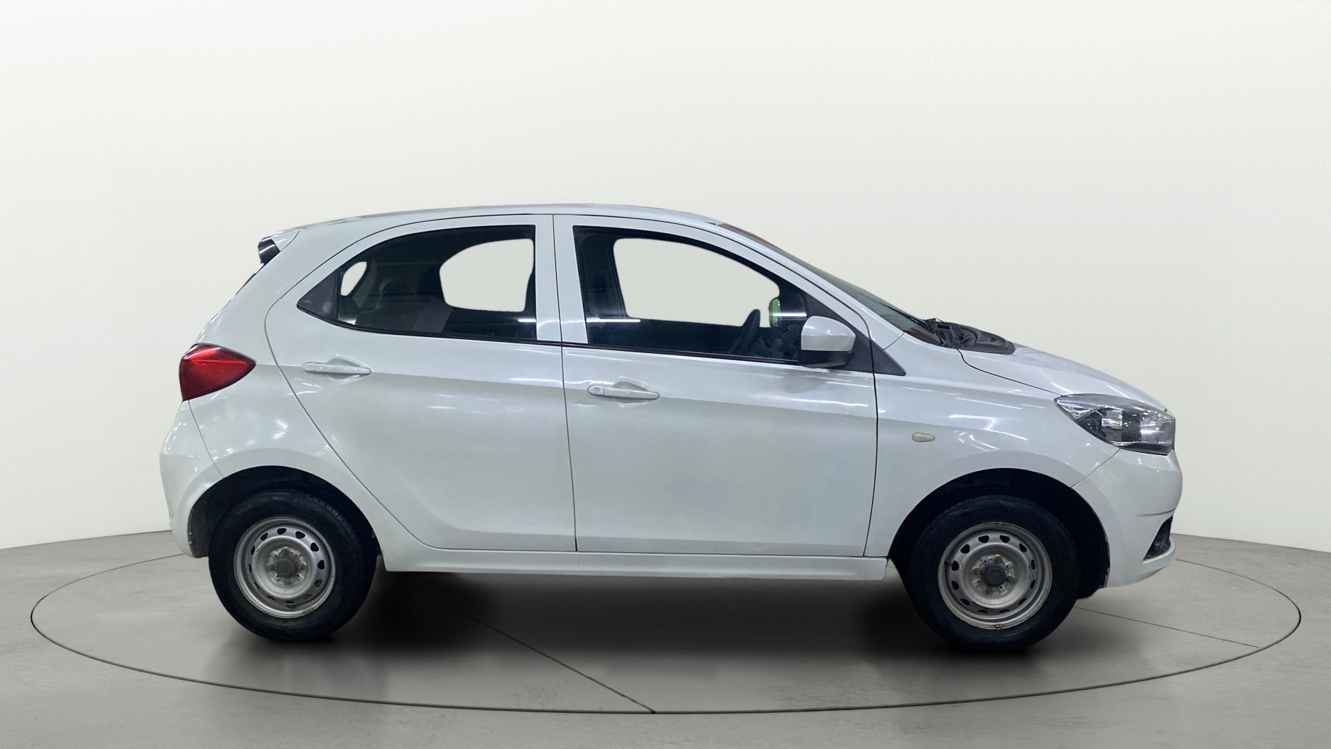 View 2018 Tata Tiago Revotorq XB Image 25 Used 2018 Tata Tiago Revotorq XB Image 25