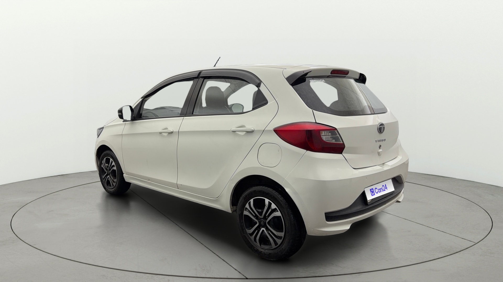 View 2024 Tata Tiago Revotorq XB Image 2 Used 2024 Tata Tiago Revotorq XB Image 2