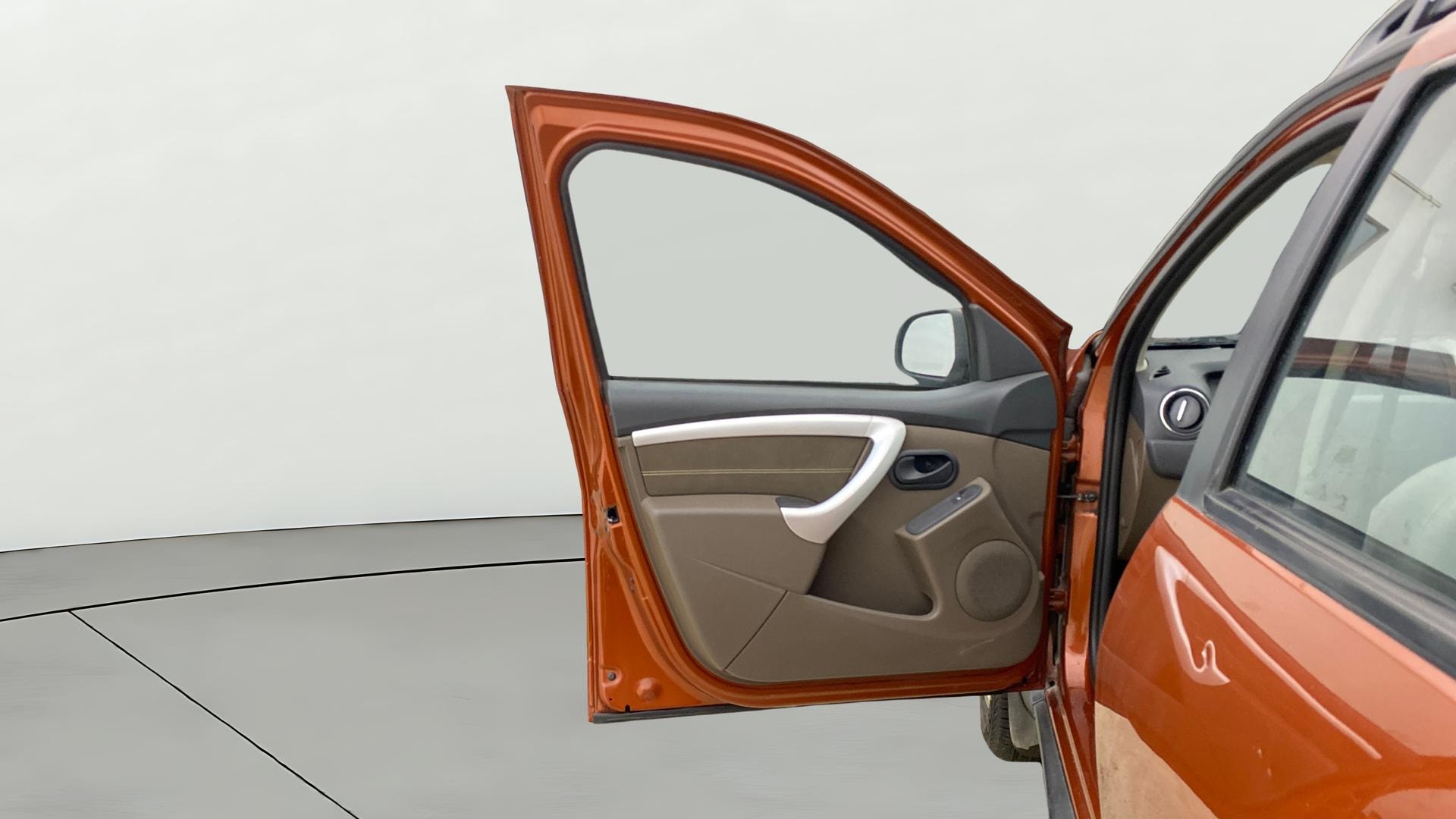 View 2016 Renault Duster Petrol RXL Image 31 Used 2016 Renault Duster Petrol RXL Image 31