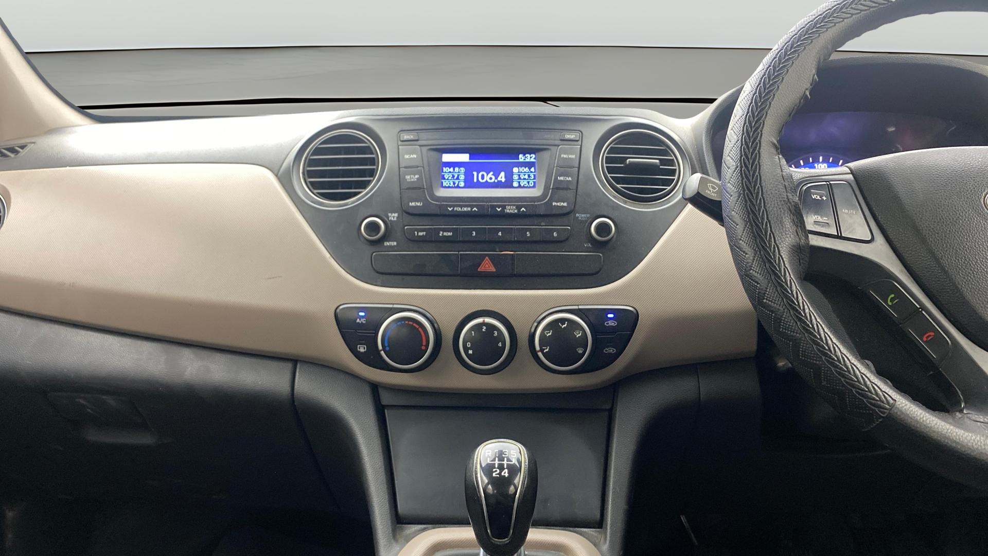 View 2016 Hyundai Xcent S Diesel Image 17 Used 2016 Hyundai Xcent S Diesel Image 17