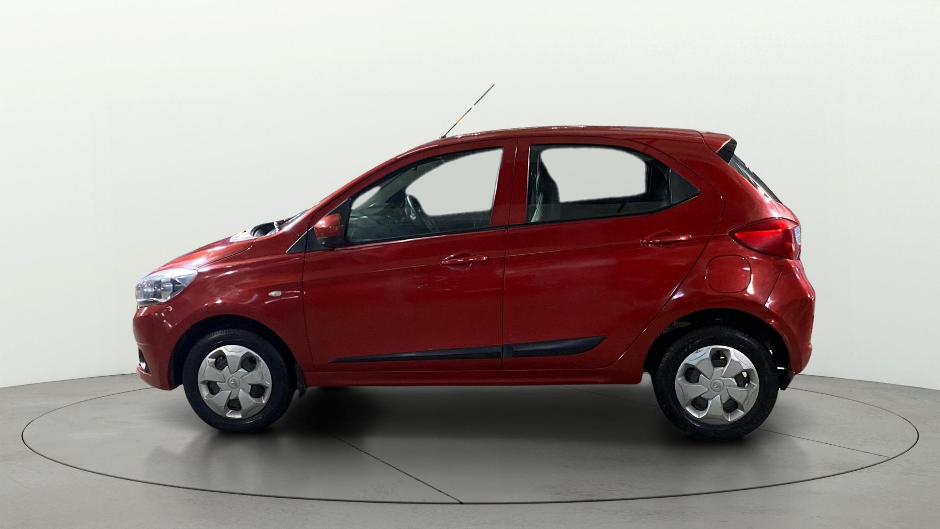 View 2019 Tata Tiago Revotorq XB Image 5 Used 2019 Tata Tiago Revotorq XB Image 5