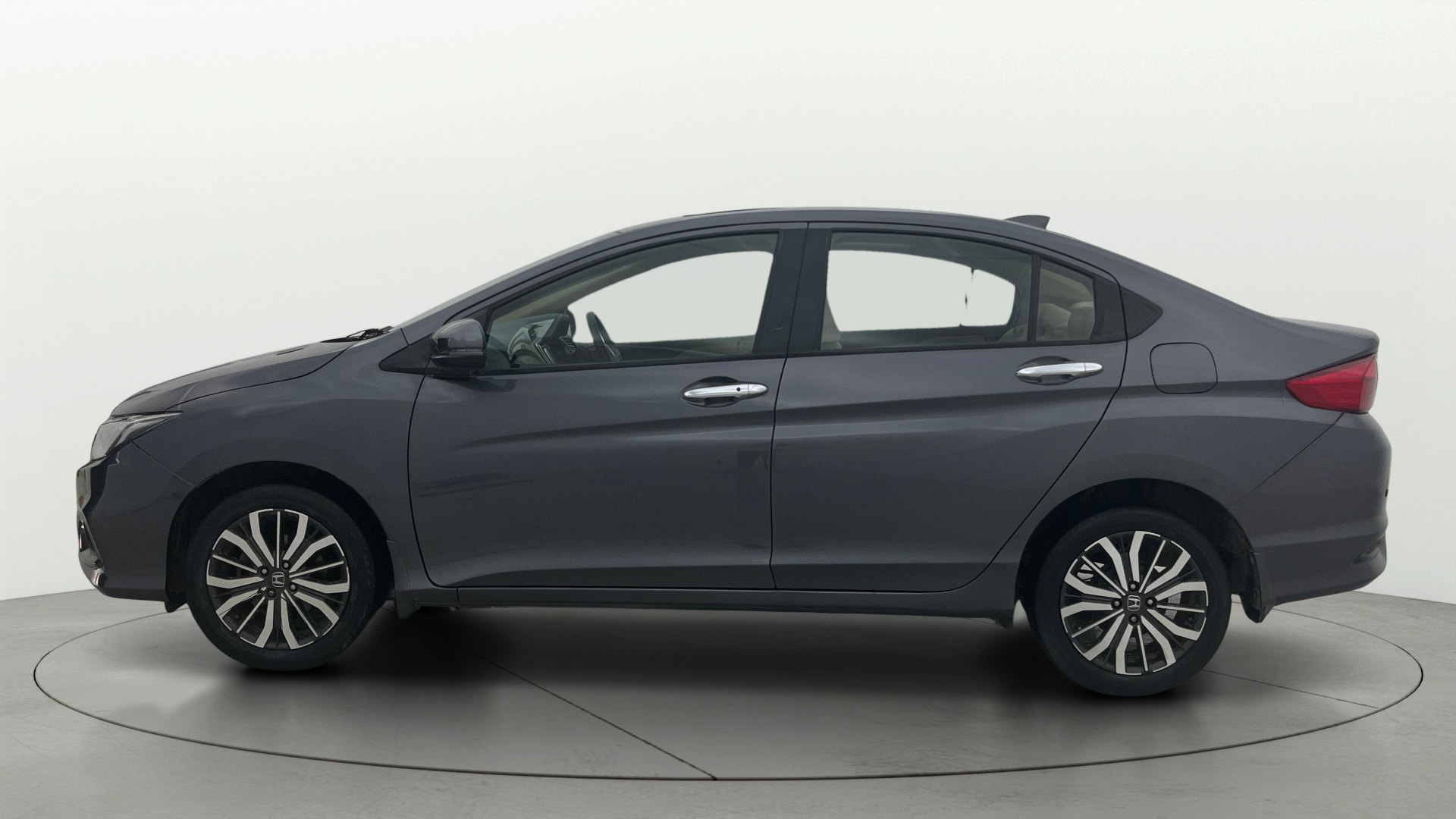 View 2017 Honda City ZX MT Diesel Anniversary Edition Image 6 Used 2017 Honda City ZX MT Diesel Anniversary Edition Image 6