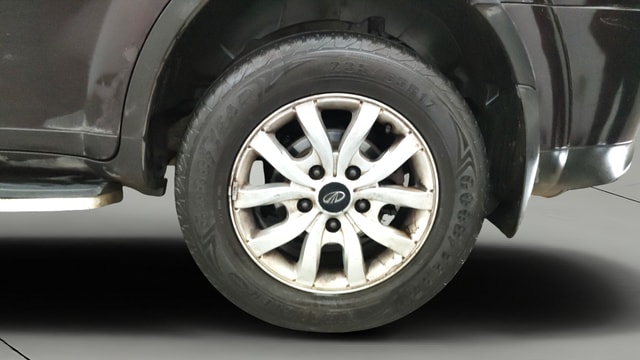 View Mahindra XUV500 Image 8 Used Mahindra XUV500 Image 8