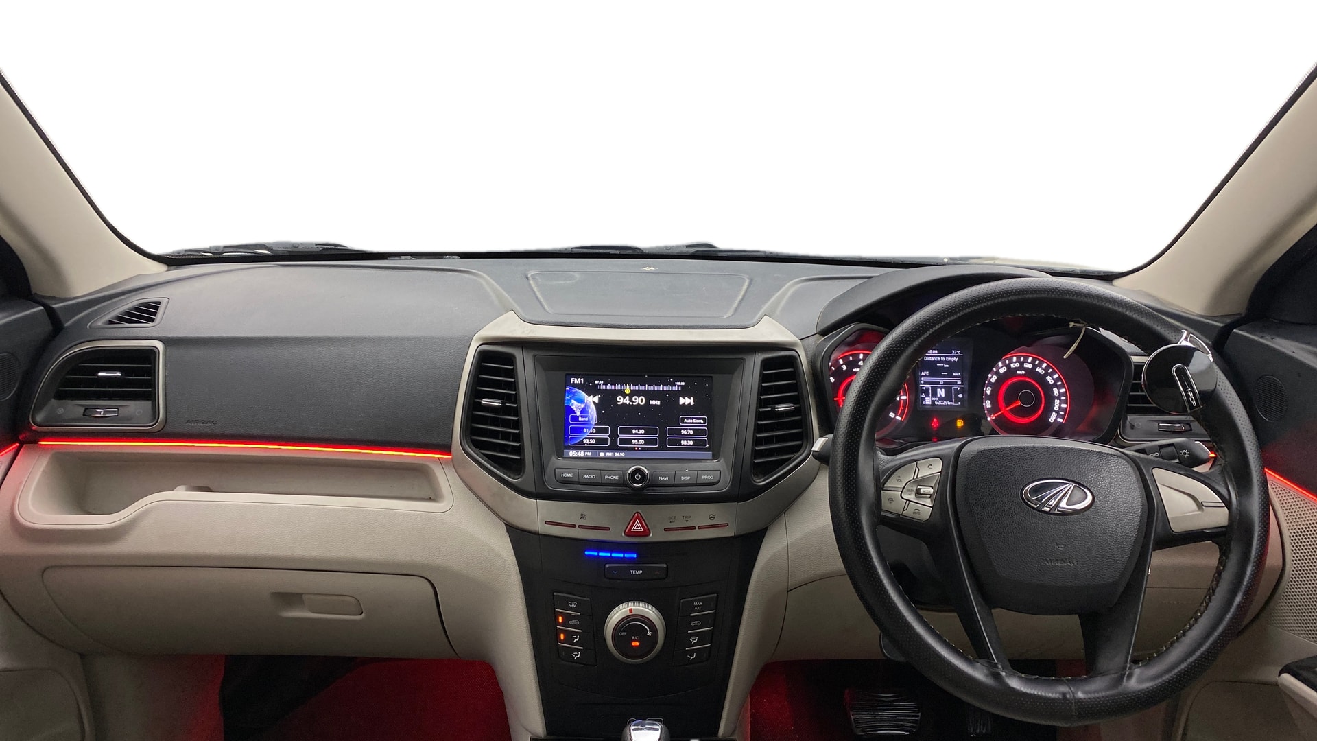 View 2022 Mahindra XUV300 W4 Petrol BS IV Image 15 Used 2022 Mahindra XUV300 W4 Petrol BS IV Image 15