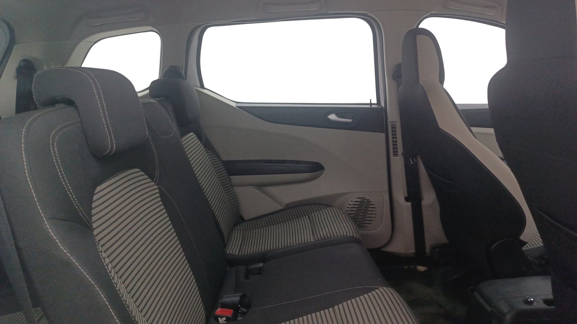 View 2023 Renault Triber RXZ AMT Image 30 Used 2023 Renault Triber RXZ AMT Image 30