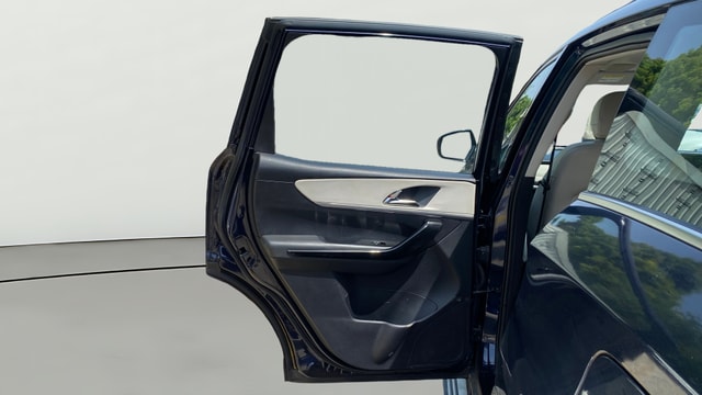 View Mahindra XUV700 Image 16 Used Mahindra XUV700 Image 16