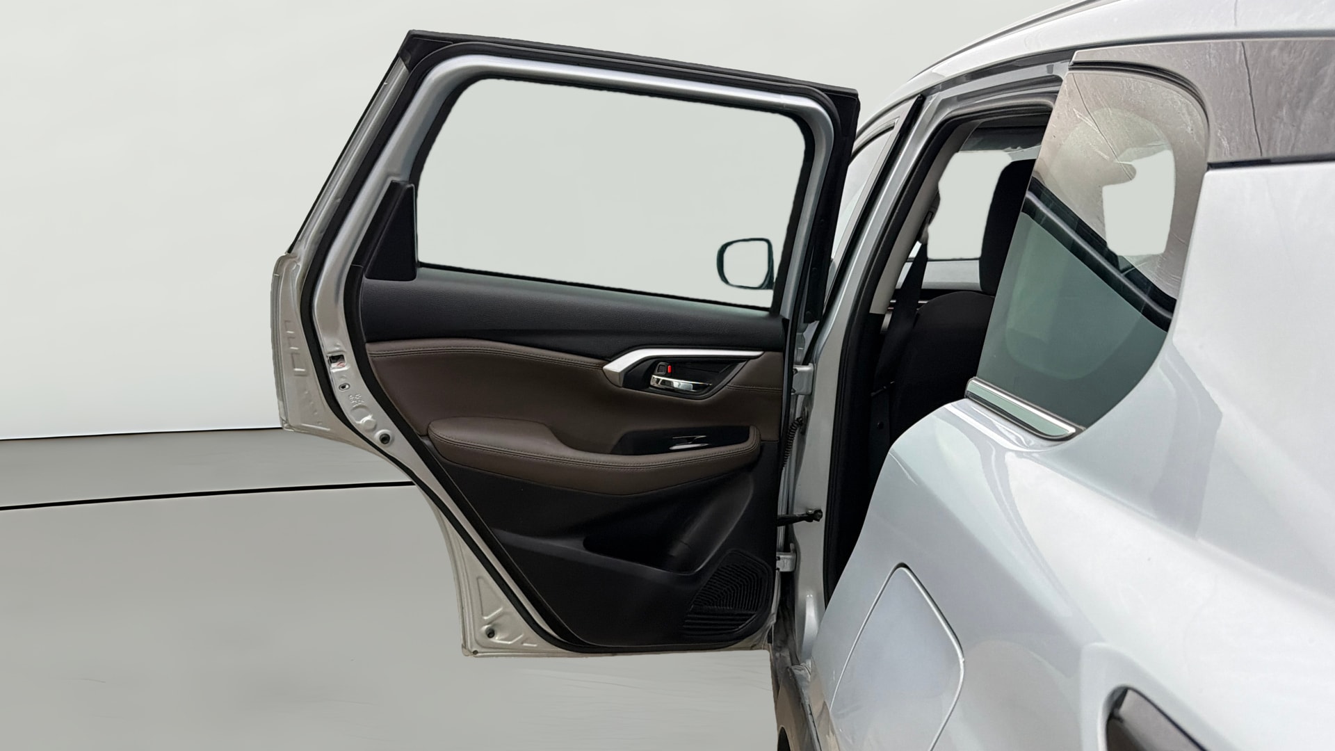 View 2024 Toyota Urban Cruiser Hyryder G e-Drive 2WD HYBRID Image 23 Used 2024 Toyota Urban Cruiser Hyryder G e-Drive 2WD HYBRID Image 23
