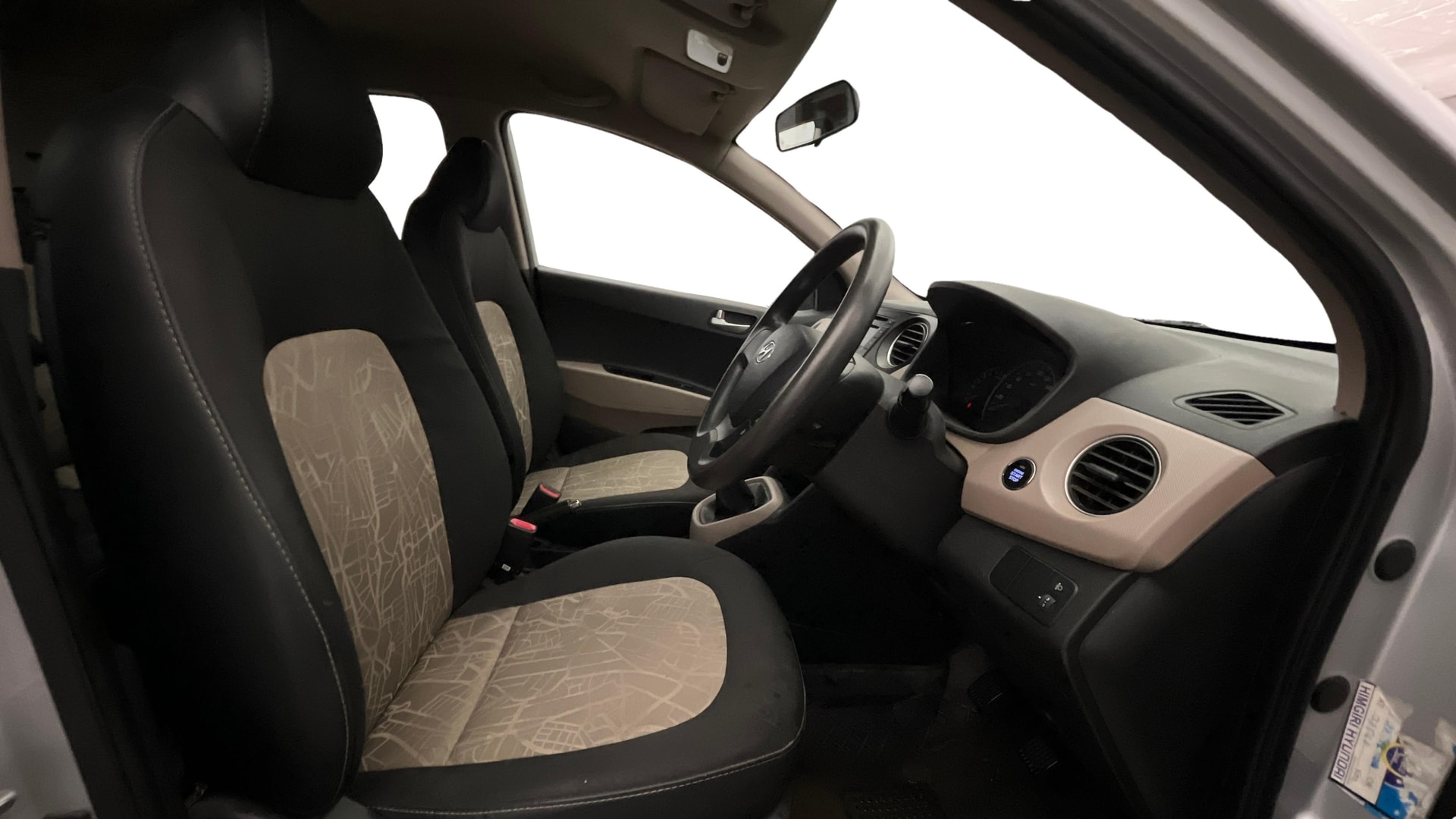 View 2015 Hyundai Grand i10 Sportz 1.2 Kappa Image 25 Used 2015 Hyundai Grand i10 Sportz 1.2 Kappa Image 25