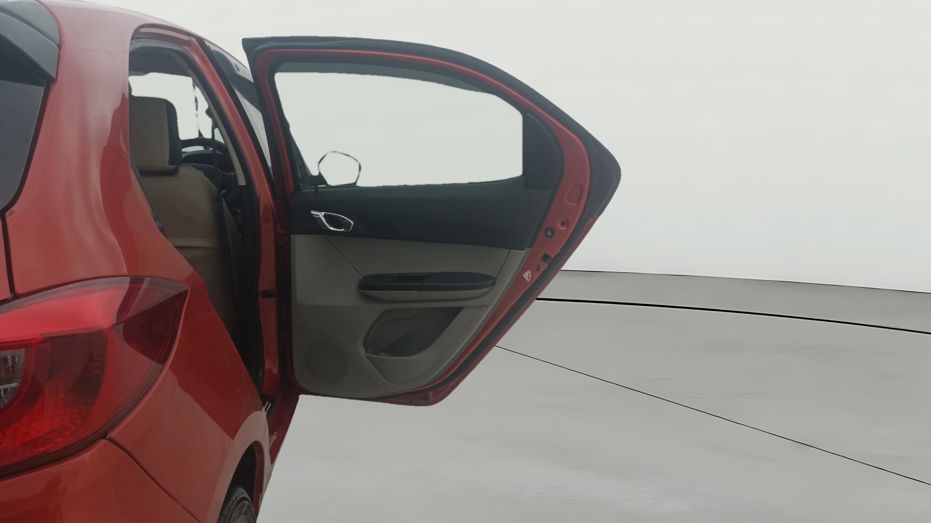 View 2019 Tata Tiago Revotorq XB Image 5 Used 2019 Tata Tiago Revotorq XB Image 5