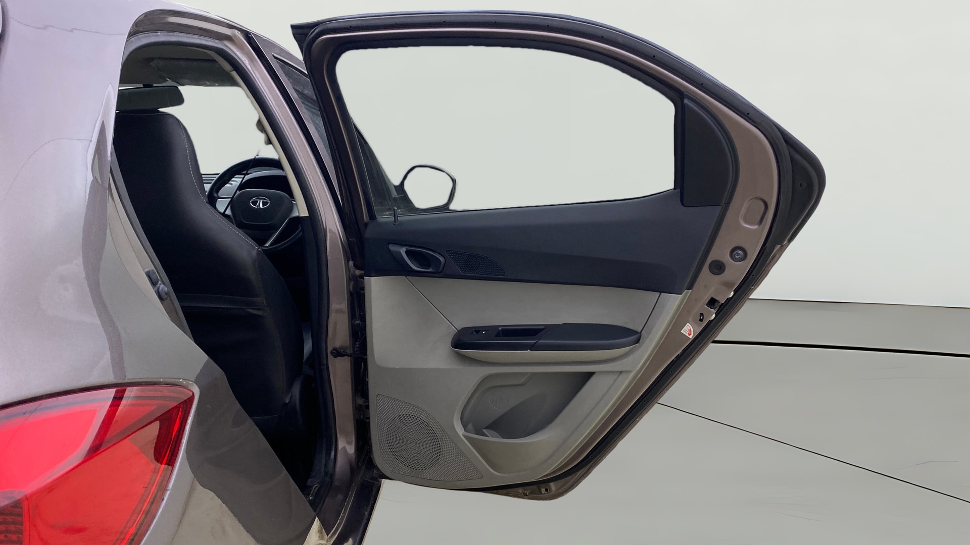 View 2017 Tata Tiago Revotorq XB Image 7 Used 2017 Tata Tiago Revotorq XB Image 7