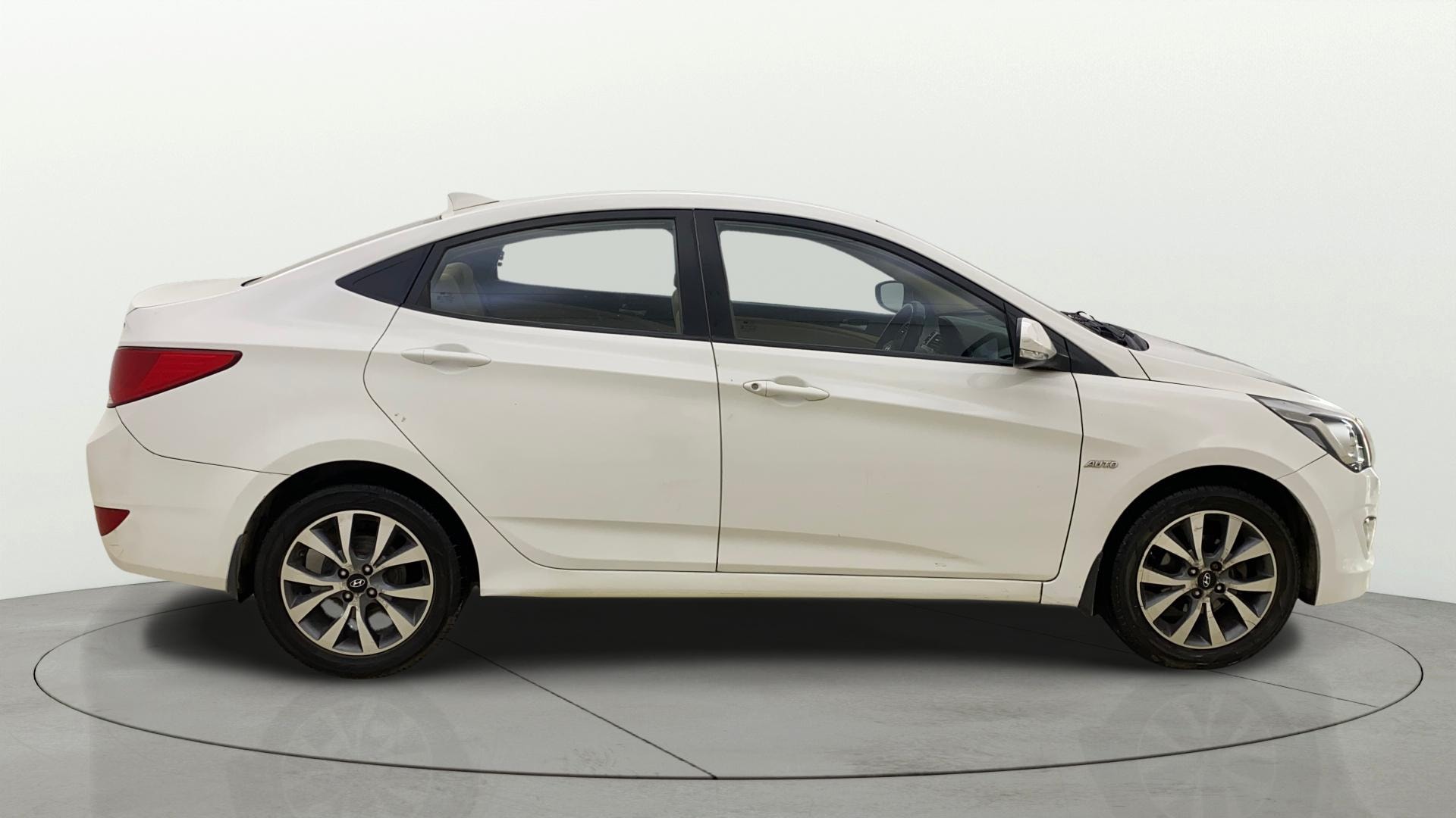 View 2016 Hyundai Verna 1.6 VTVT SX (2010) Image 8 Used 2016 Hyundai Verna 1.6 VTVT SX (2010) Image 8