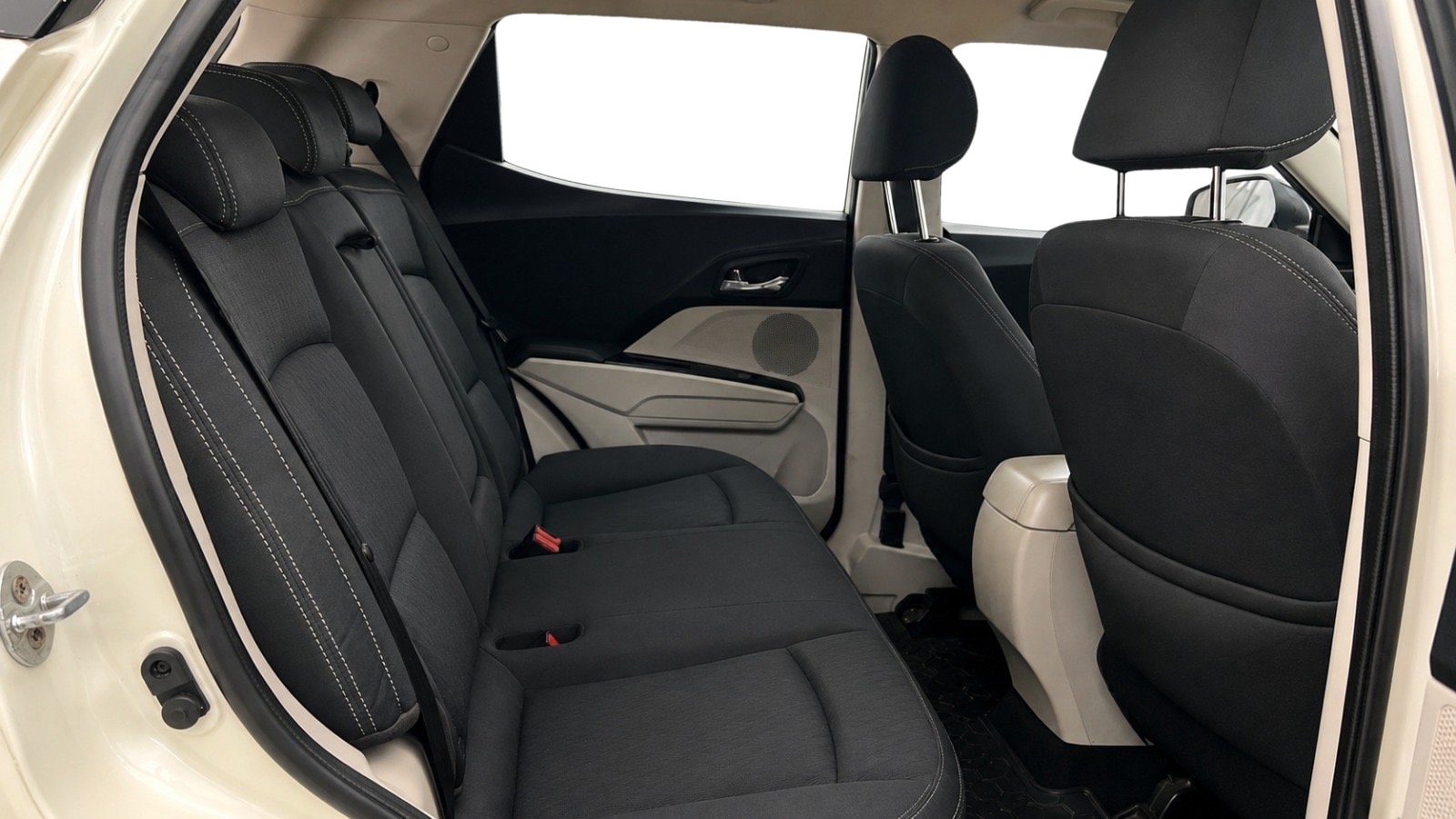 View 2019 Mahindra XUV300 W4 Petrol BS IV Image 30 Used 2019 Mahindra XUV300 W4 Petrol BS IV Image 30