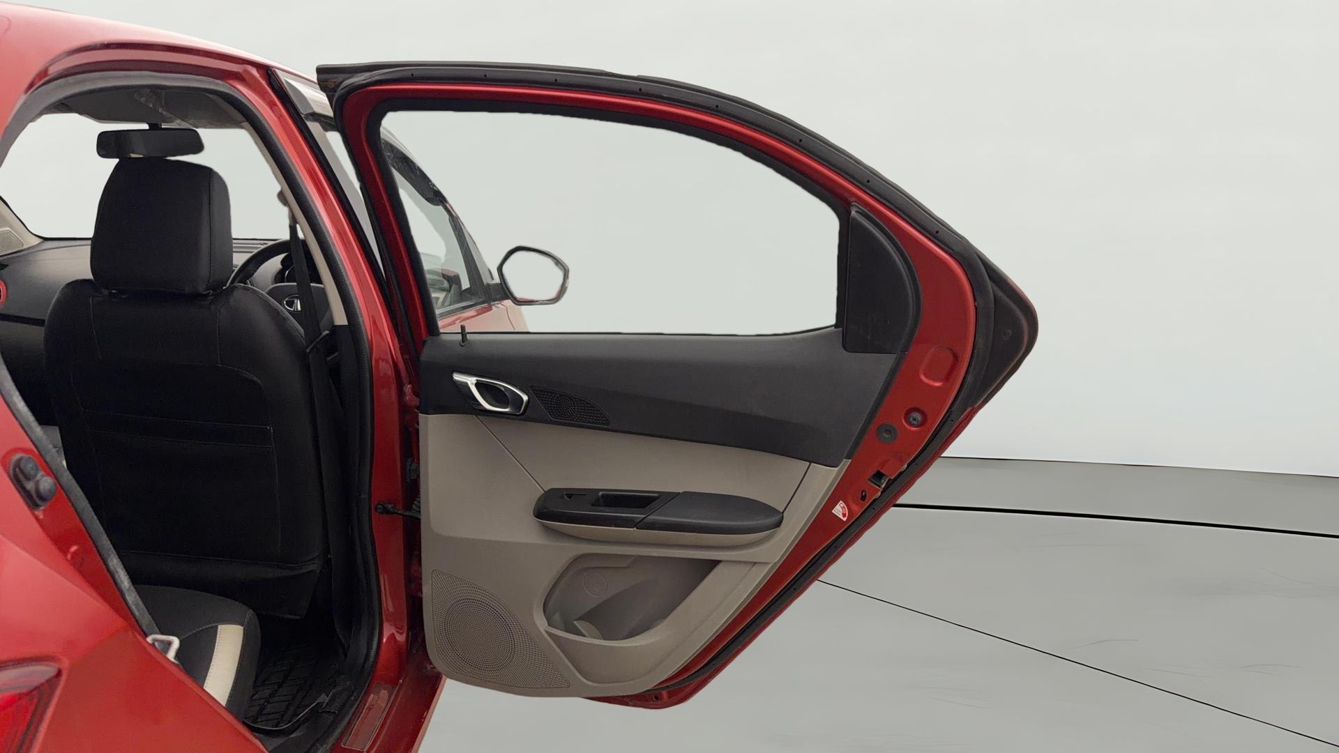 View 2019 Tata Tiago Revotorq XB Image 7 Used 2019 Tata Tiago Revotorq XB Image 7