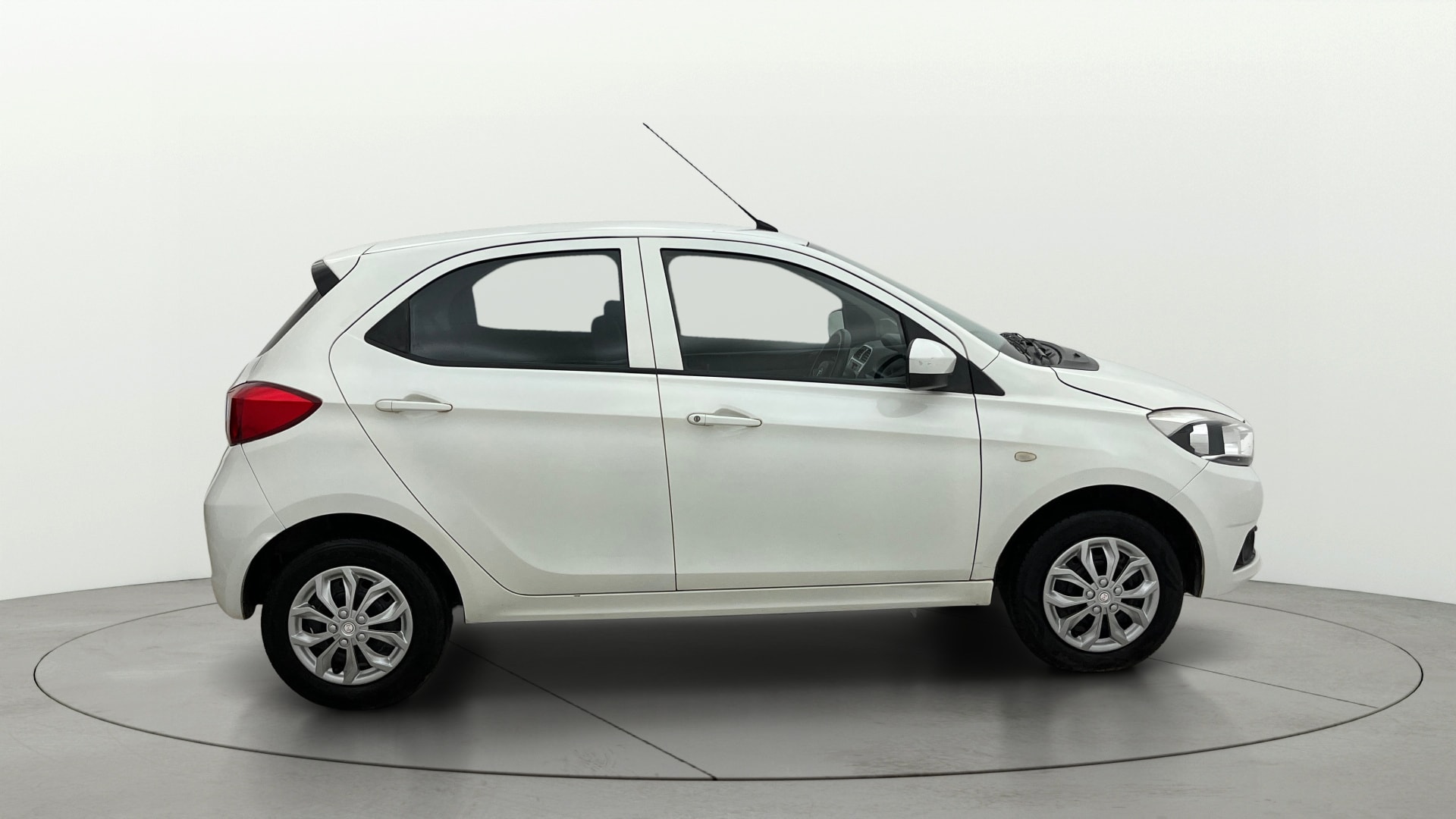 View 2017 Tata Tiago Revotorq XB Image 8 Used 2017 Tata Tiago Revotorq XB Image 8