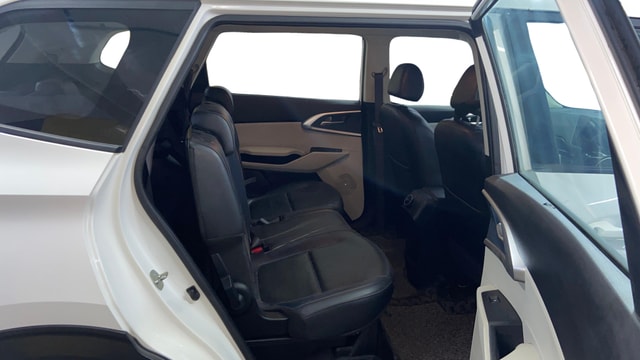 View Kia Carens Image 37 Used Kia Carens Image 37