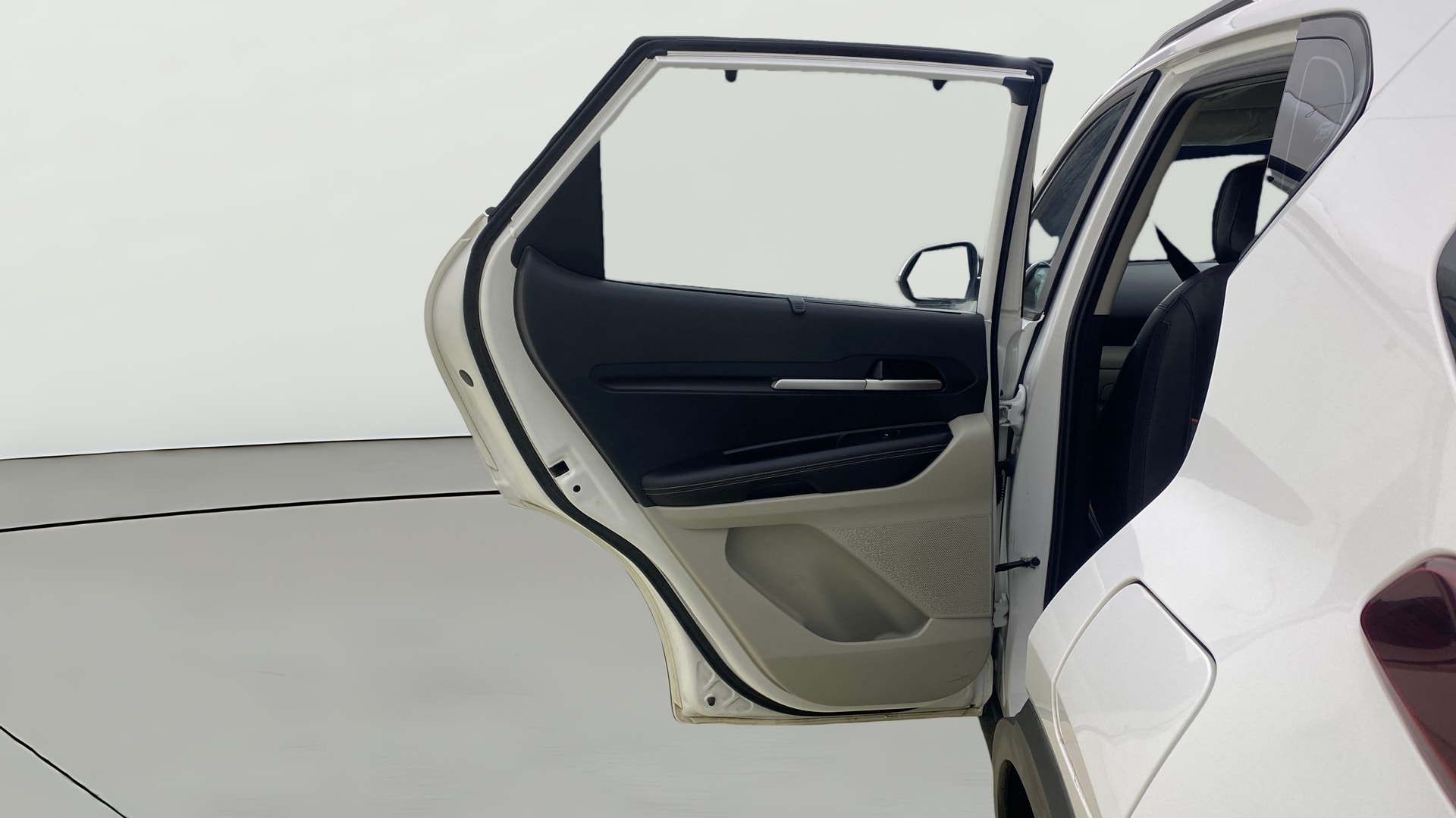 View 2023 Kia Sonet HTX AT Diesel Image 23 Used 2023 Kia Sonet HTX AT Diesel Image 23