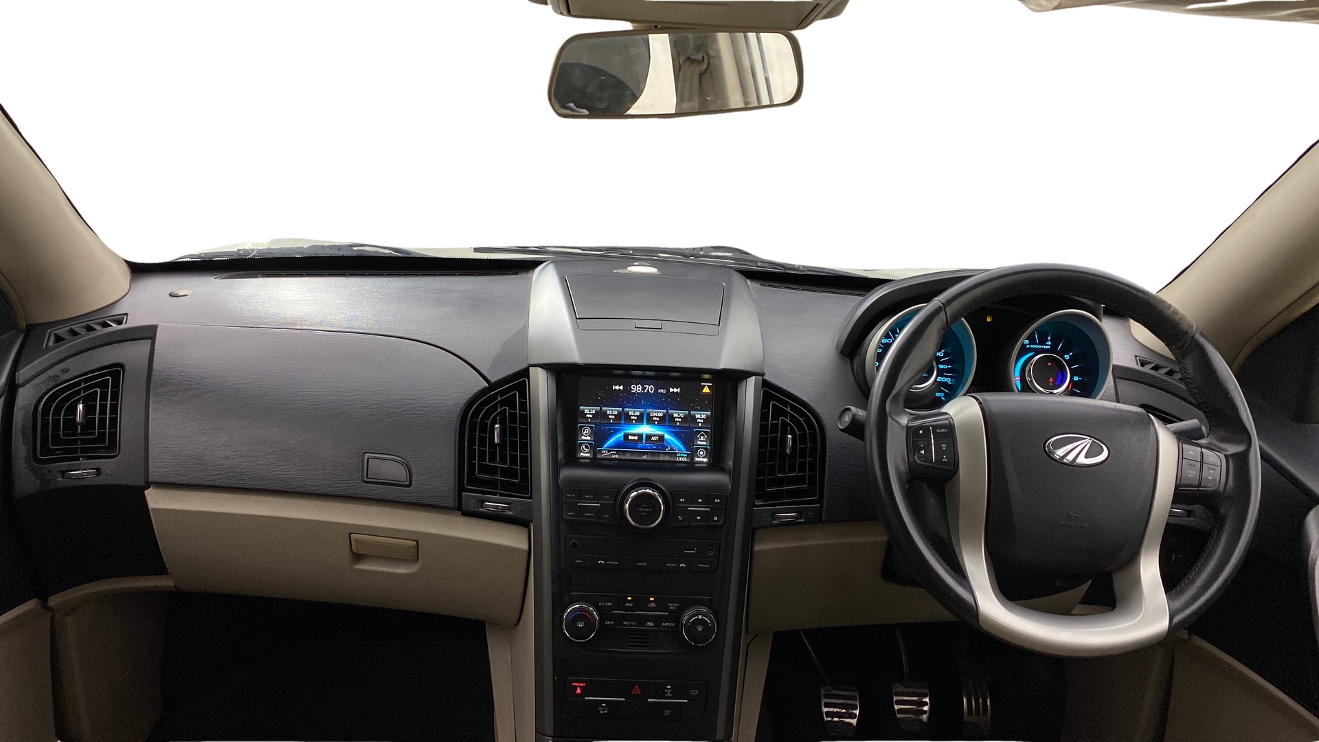 View 2015 Mahindra XUV500 W10 FWD Image 32 Used 2015 Mahindra XUV500 W10 FWD Image 32