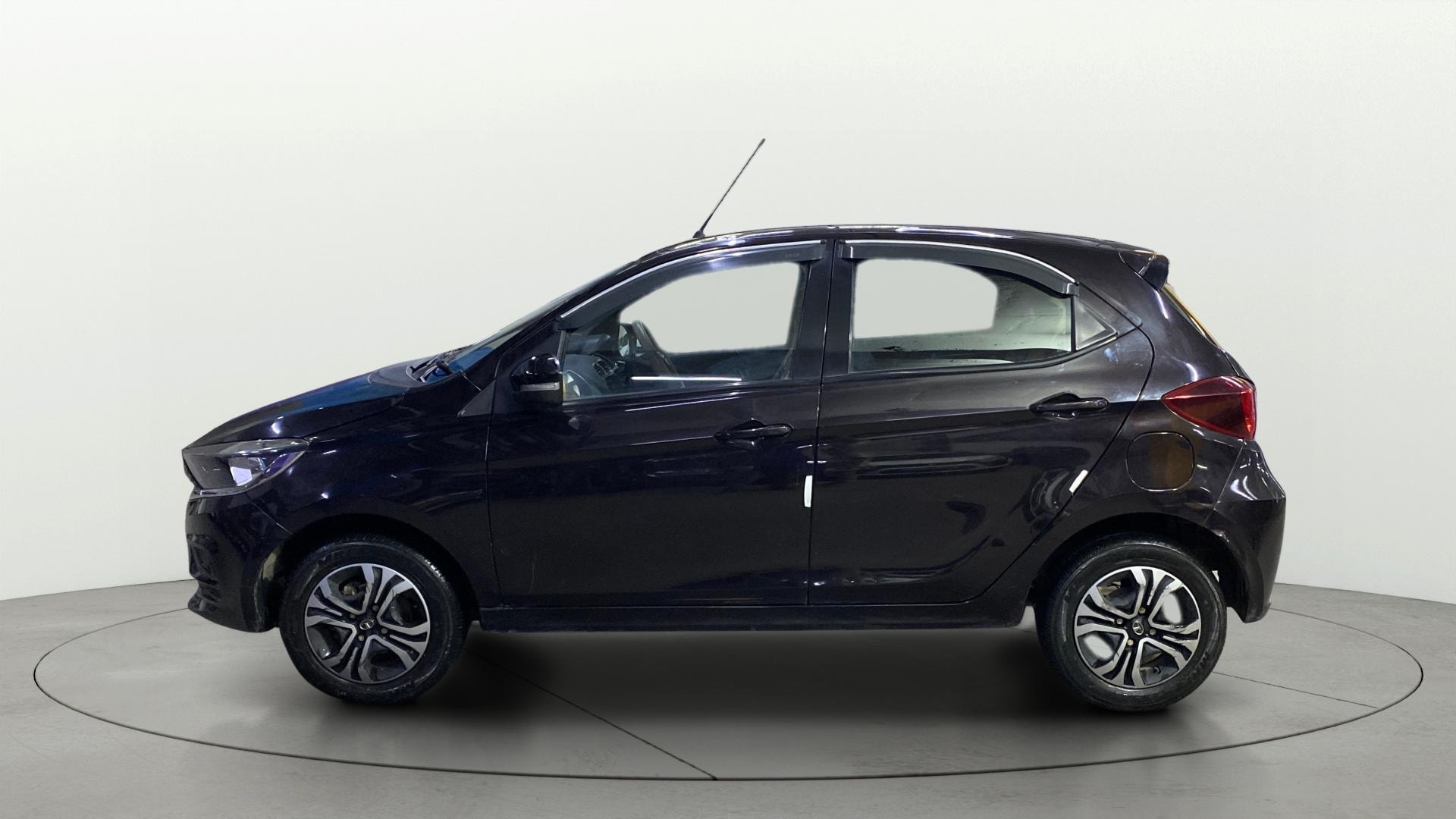 View 2023 Tata Tiago Revotorq XB Image 5 Used 2023 Tata Tiago Revotorq XB Image 5