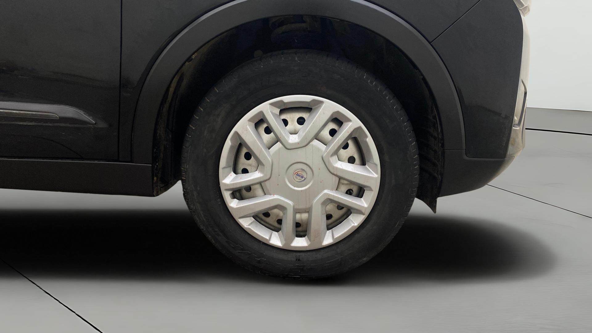 View 2024 Mahindra XUV300 W4 Petrol BS IV Image 40 Used 2024 Mahindra XUV300 W4 Petrol BS IV Image 40