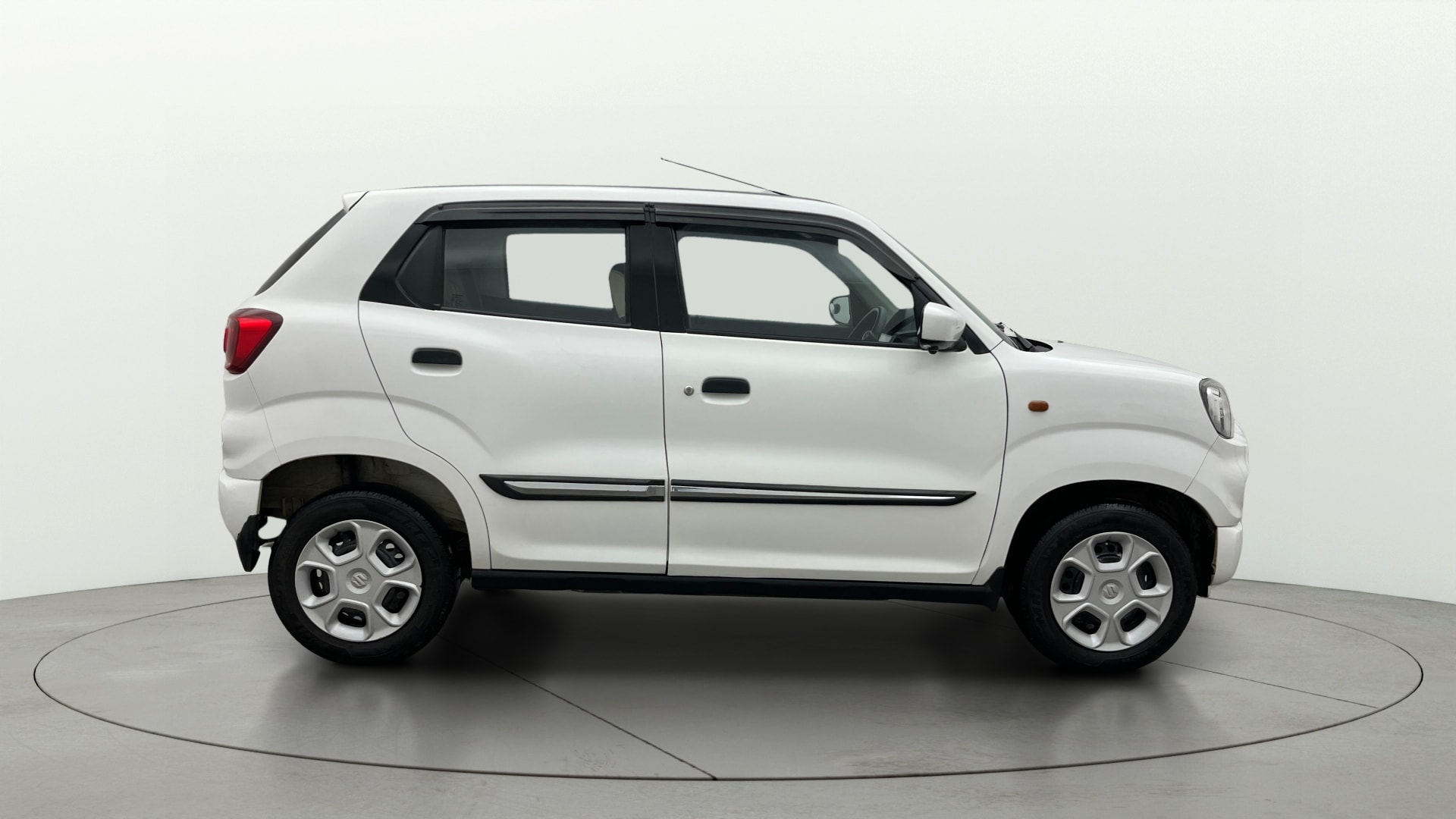 View 2023 Maruti Suzuki 1000 Base Variant Image 8 Used 2023 Maruti Suzuki 1000 Base Variant Image 8