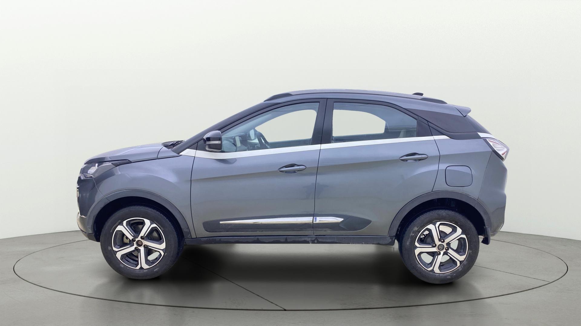 View 2023 Tata Nexon XZA Plus Diesel Image 5 Used 2023 Tata Nexon XZA Plus Diesel Image 5