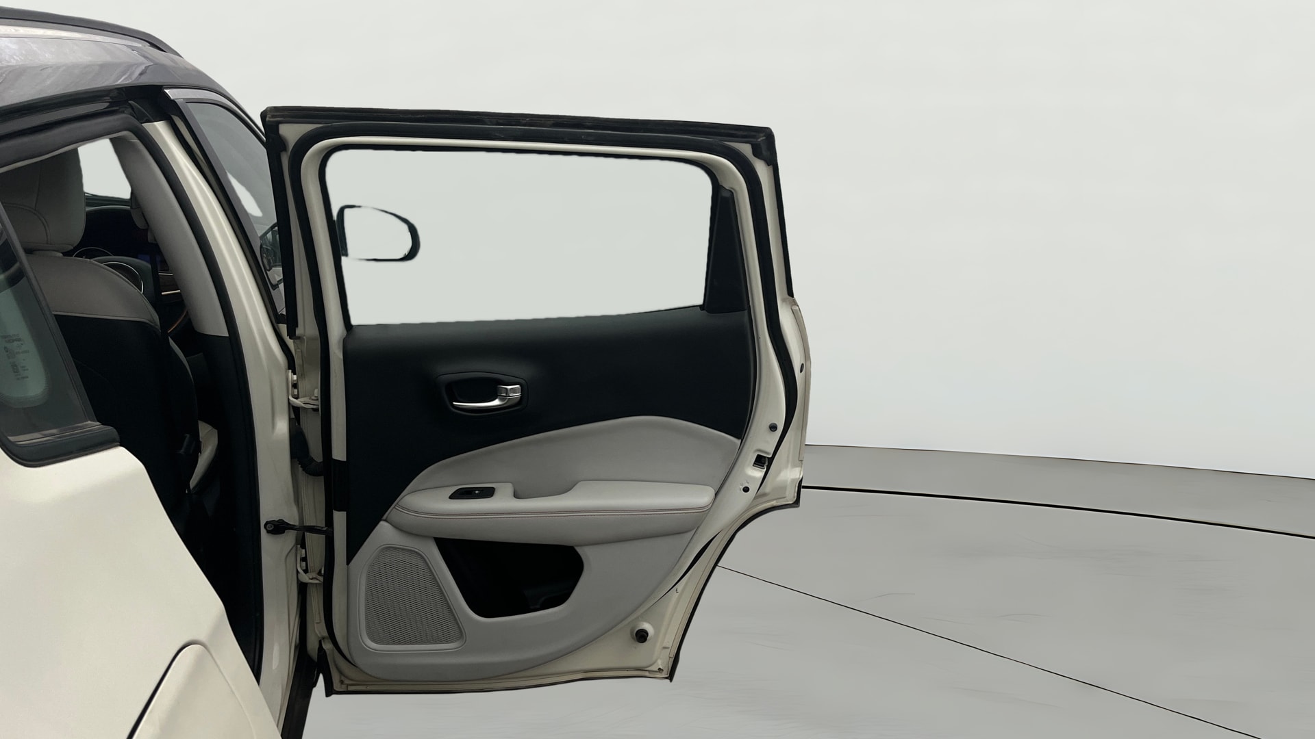 View 2019 Jeep Compass Limited Plus AT Image 5 Used 2019 Jeep Compass Limited Plus AT Image 5