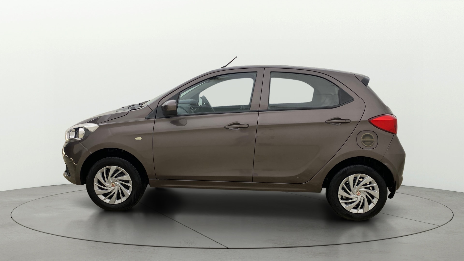 View 2018 Tata Tiago Revotorq XB Image 5 Used 2018 Tata Tiago Revotorq XB Image 5