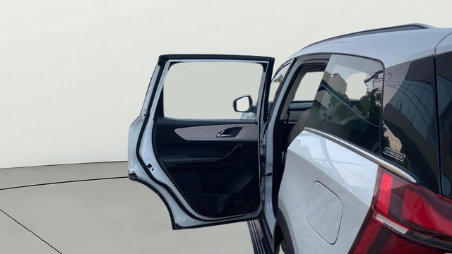 View Mahindra XUV700 Image 16 Used Mahindra XUV700 Image 16
