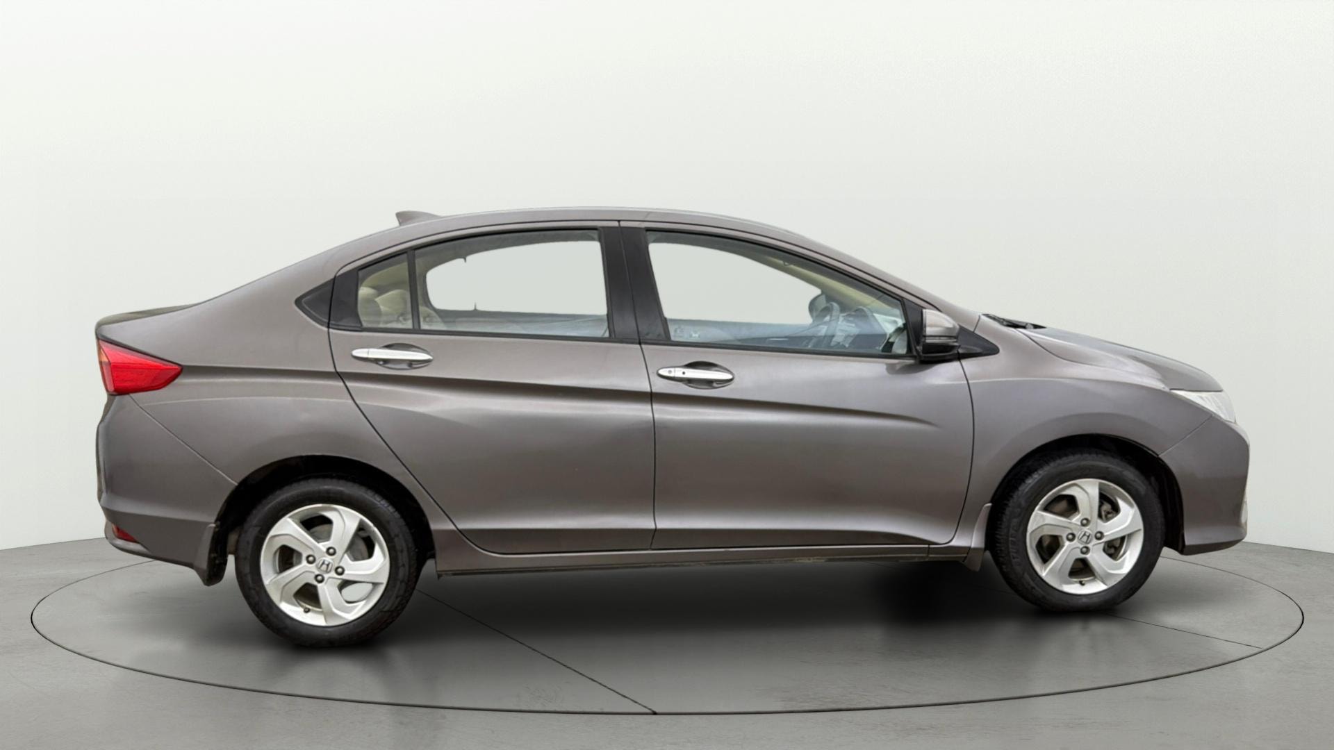 View 2017 Honda City ZX MT Diesel Anniversary Edition Image 9 Used 2017 Honda City ZX MT Diesel Anniversary Edition Image 9