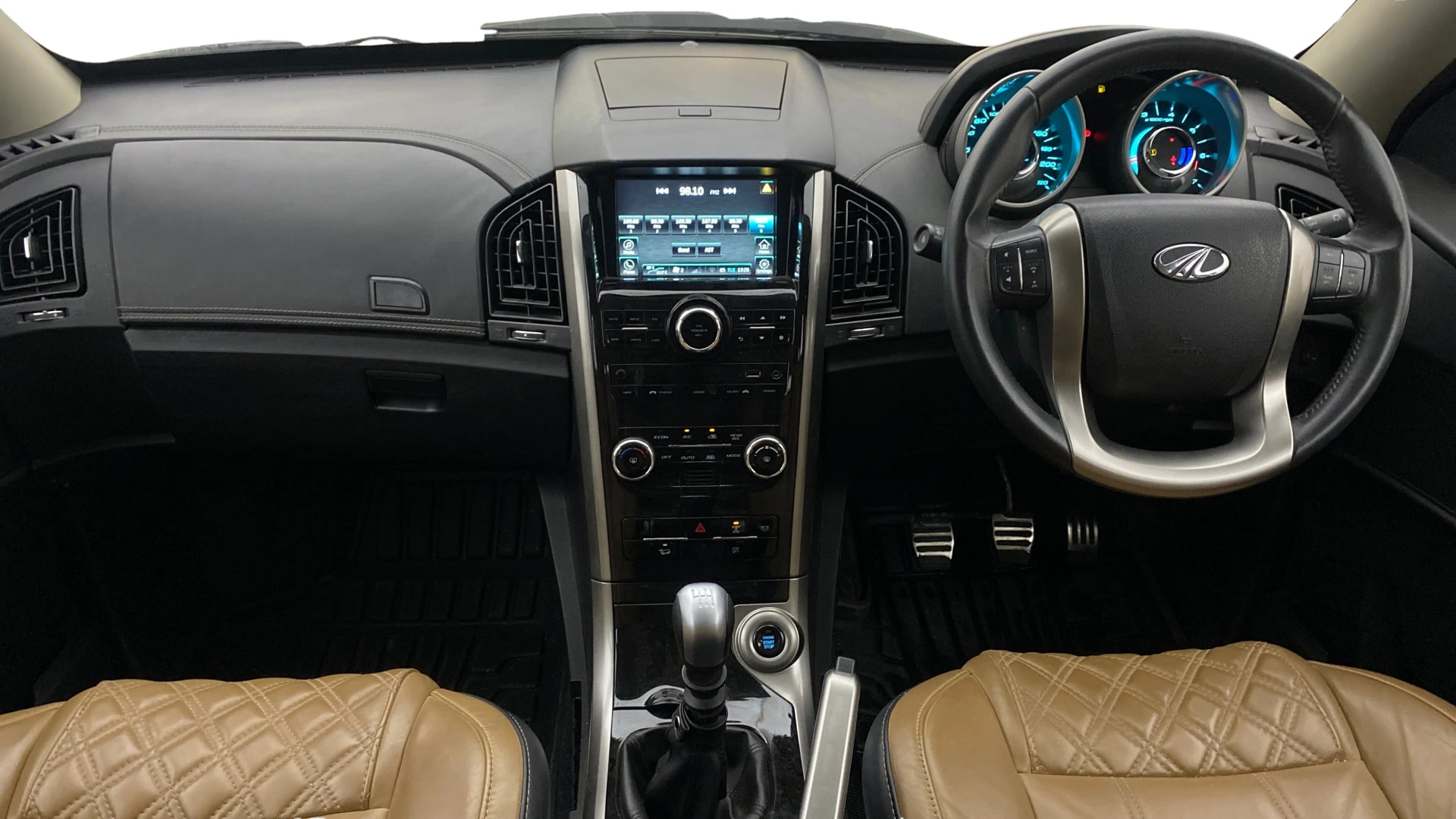 View 2021 Mahindra XUV500 W11 Image 32 Used 2021 Mahindra XUV500 W11 Image 32