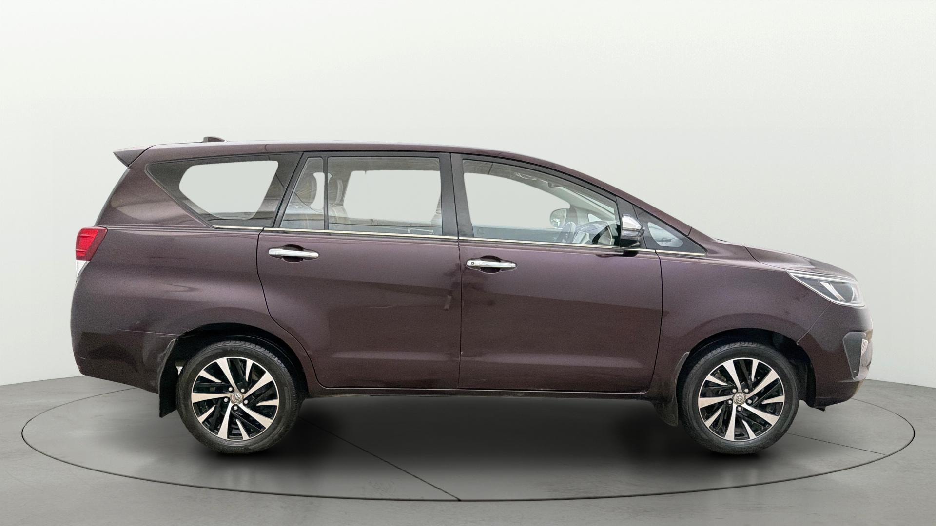 View 2022 Toyota Innova Crysta 2.7 ZX AT 7-Seater BS IV Image 29 Used 2022 Toyota Innova Crysta 2.7 ZX AT 7-Seater BS IV Image 29