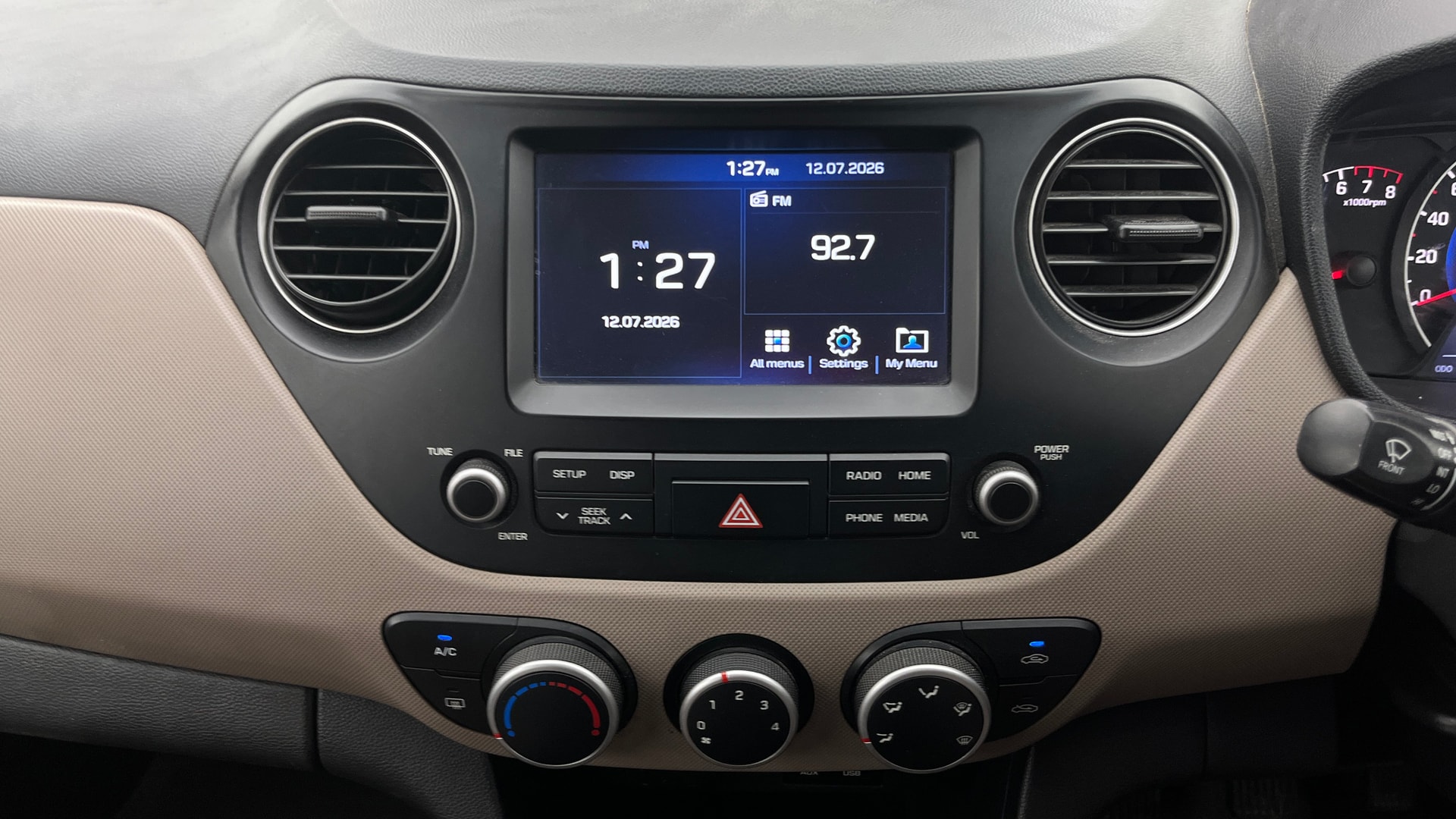 View 2017 Hyundai Grand i10 1.2 Sportz(O) Petrol Image 18 Used 2017 Hyundai Grand i10 1.2 Sportz(O) Petrol Image 18