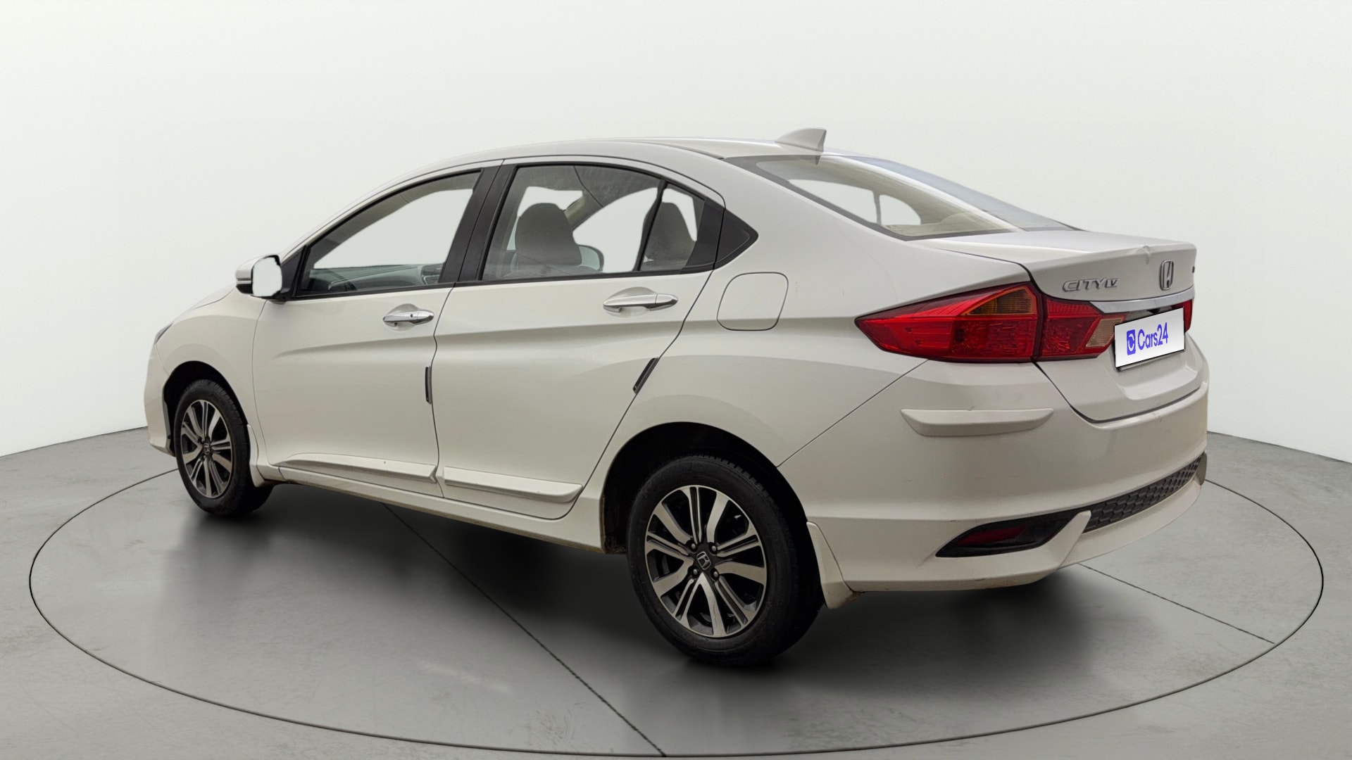 View 2018 Honda City ZX MT Diesel Anniversary Edition Image 2 Used 2018 Honda City ZX MT Diesel Anniversary Edition Image 2
