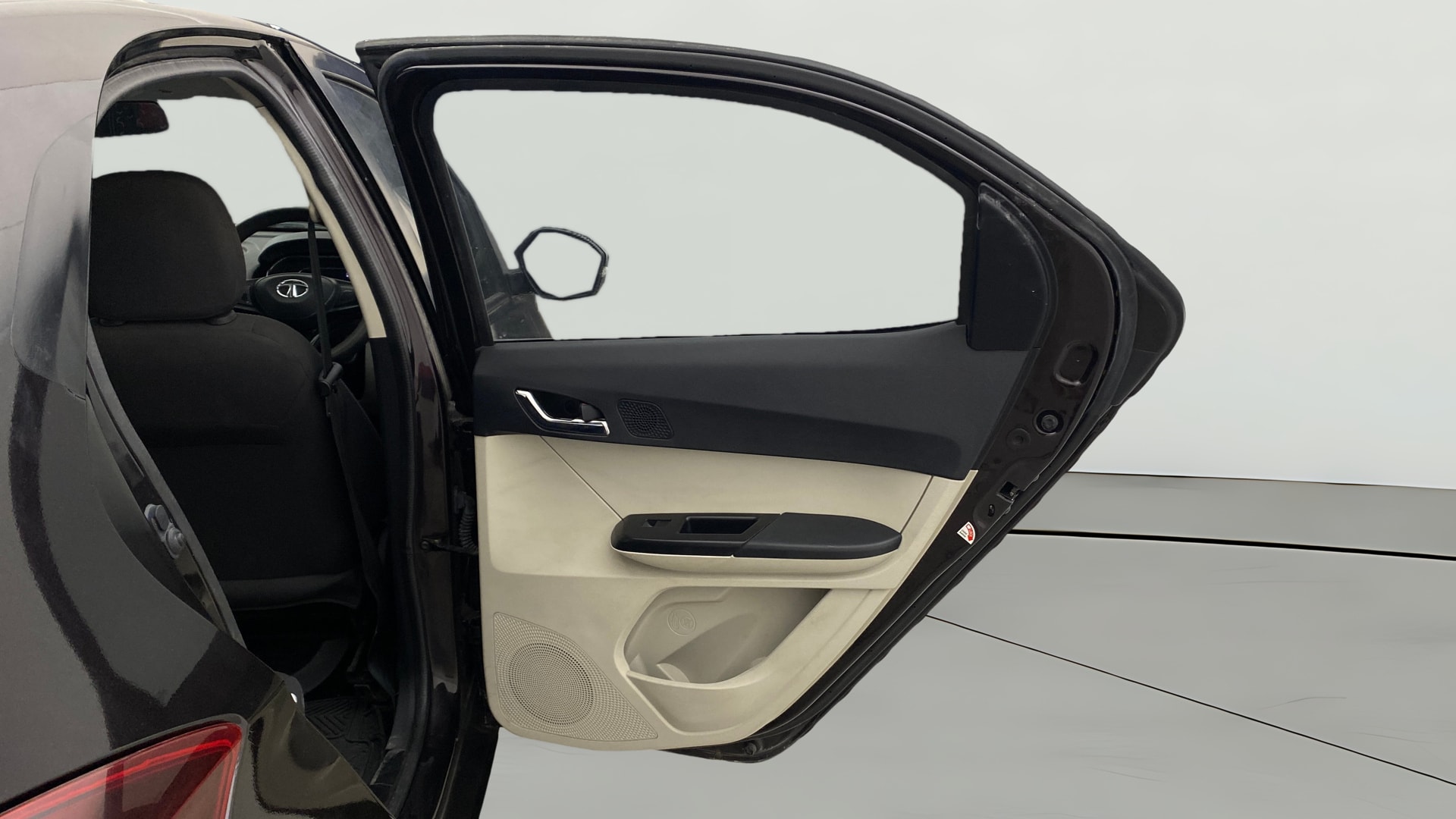 View 2023 Tata Tiago Revotorq XB Image 7 Used 2023 Tata Tiago Revotorq XB Image 7
