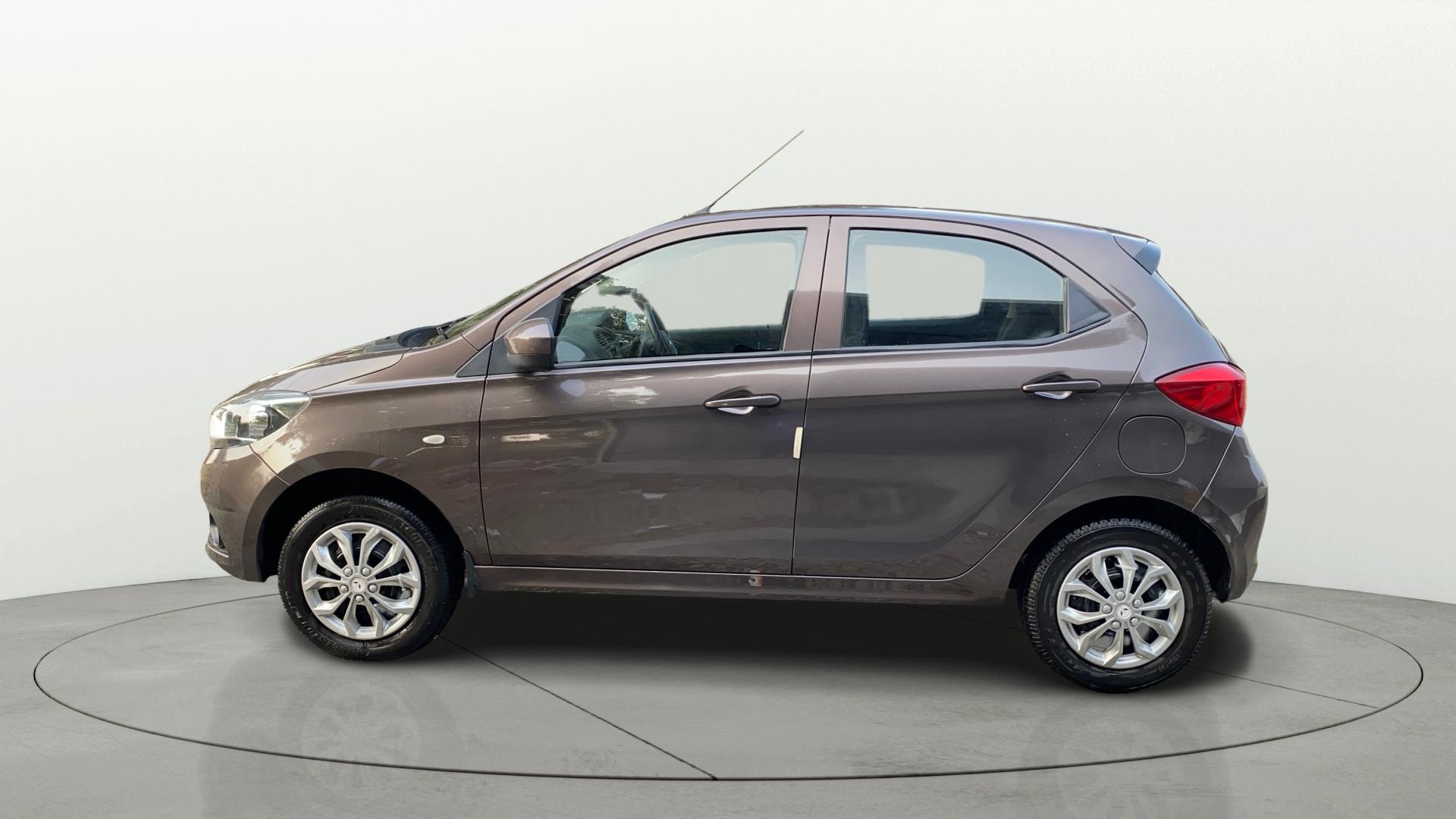View 2018 Tata Tiago Revotorq XB Image 5 Used 2018 Tata Tiago Revotorq XB Image 5