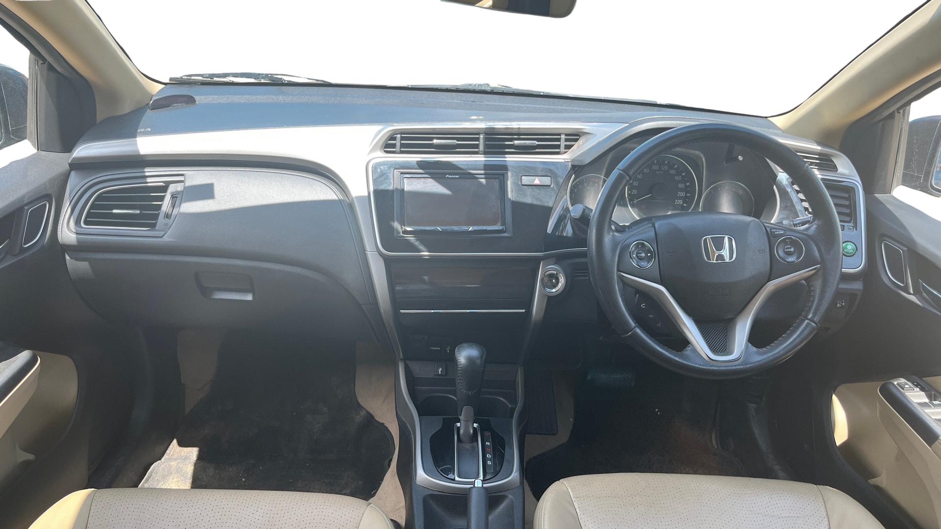 View 2017 Honda City ZX MT Diesel Anniversary Edition Image 16 Used 2017 Honda City ZX MT Diesel Anniversary Edition Image 16