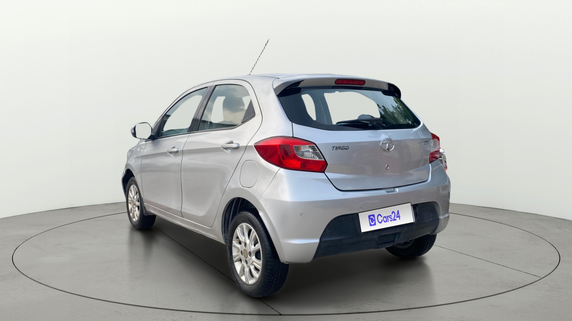 View 2018 Tata Tiago Revotorq XB Image 2 Used 2018 Tata Tiago Revotorq XB Image 2
