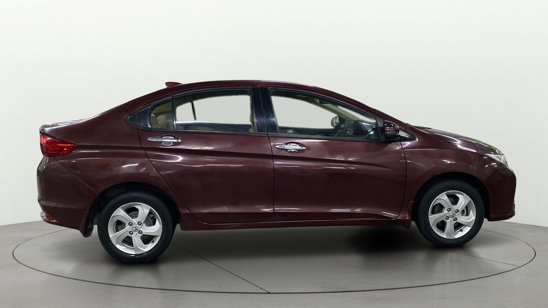 View 2015 Honda City ZX MT Diesel Anniversary Edition Image 27 Used 2015 Honda City ZX MT Diesel Anniversary Edition Image 27